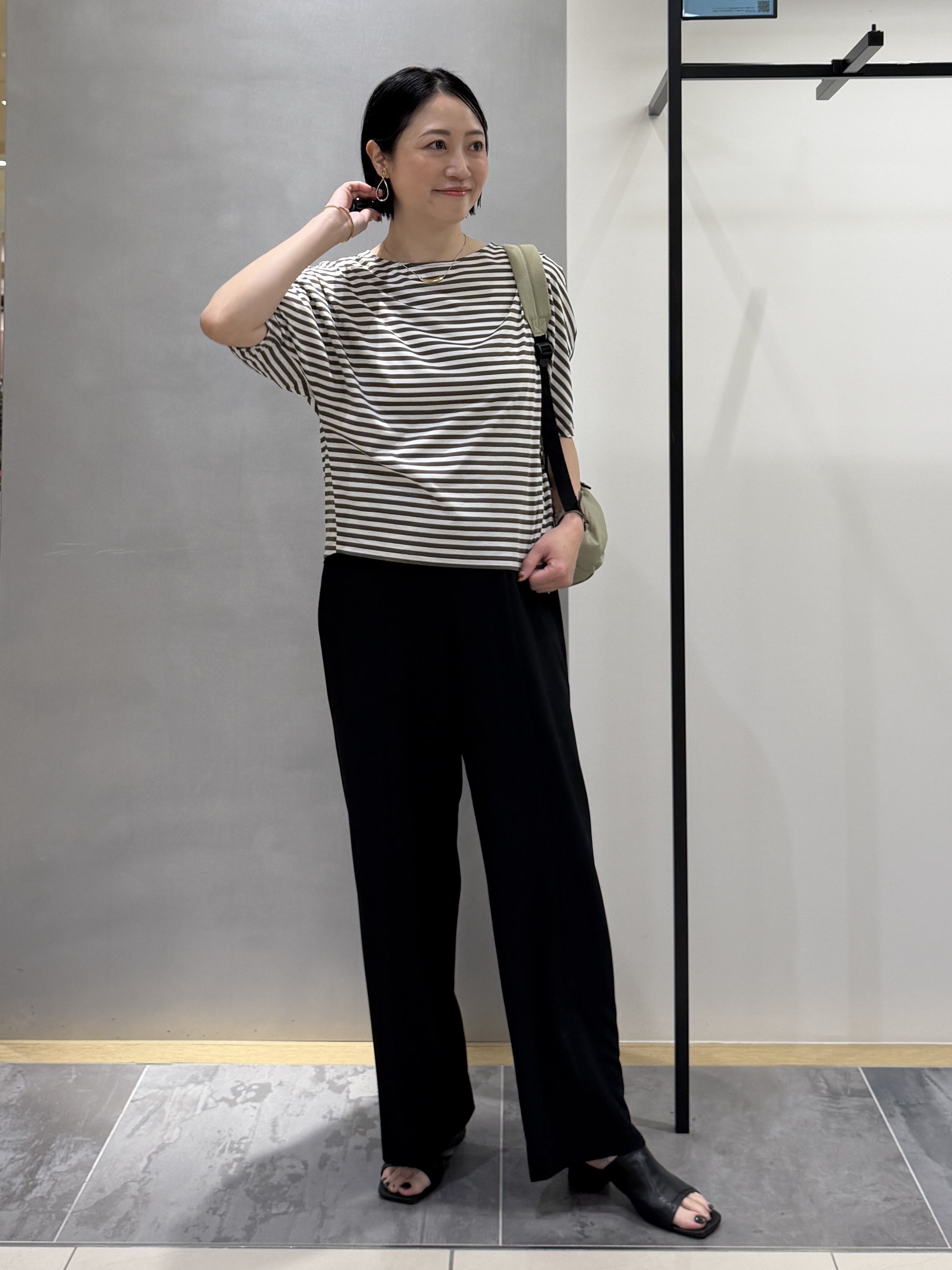 shihoさんの「INDIVI｜【体型カバー】ボーダードルマントップス」を使ったコーディネート