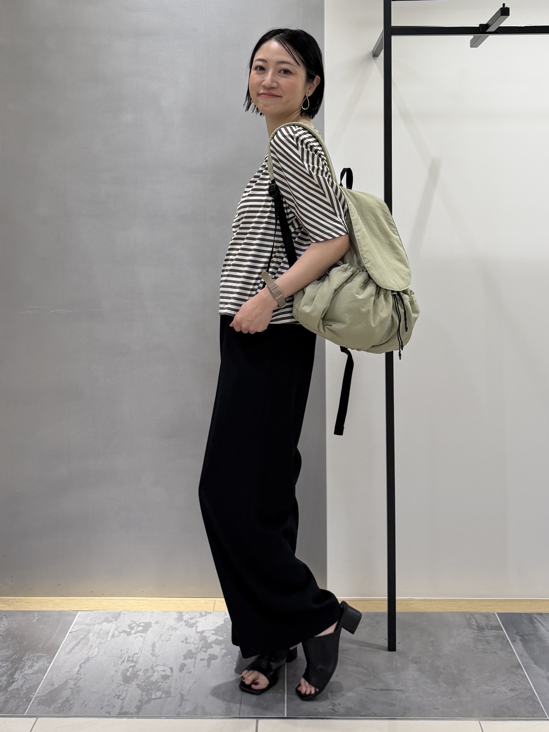 shihoさんの「INDIVI｜【体型カバー】ボーダードルマントップス」を使ったコーディネート