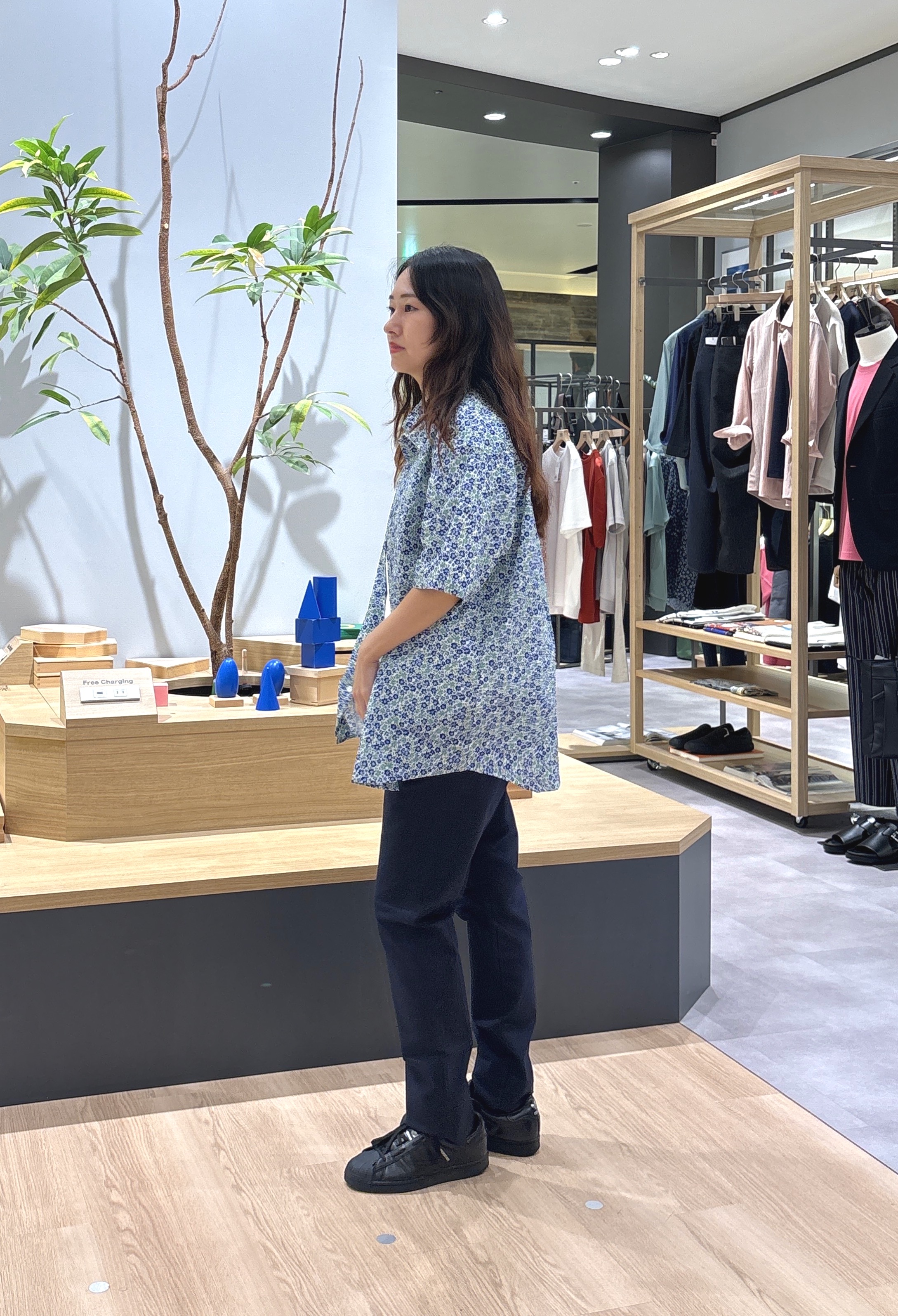 よぴさんの「TAKEO KIKUCHI｜【銘品】播州織り ヘリンボン ストレートパンツ」を使ったコーディネート
