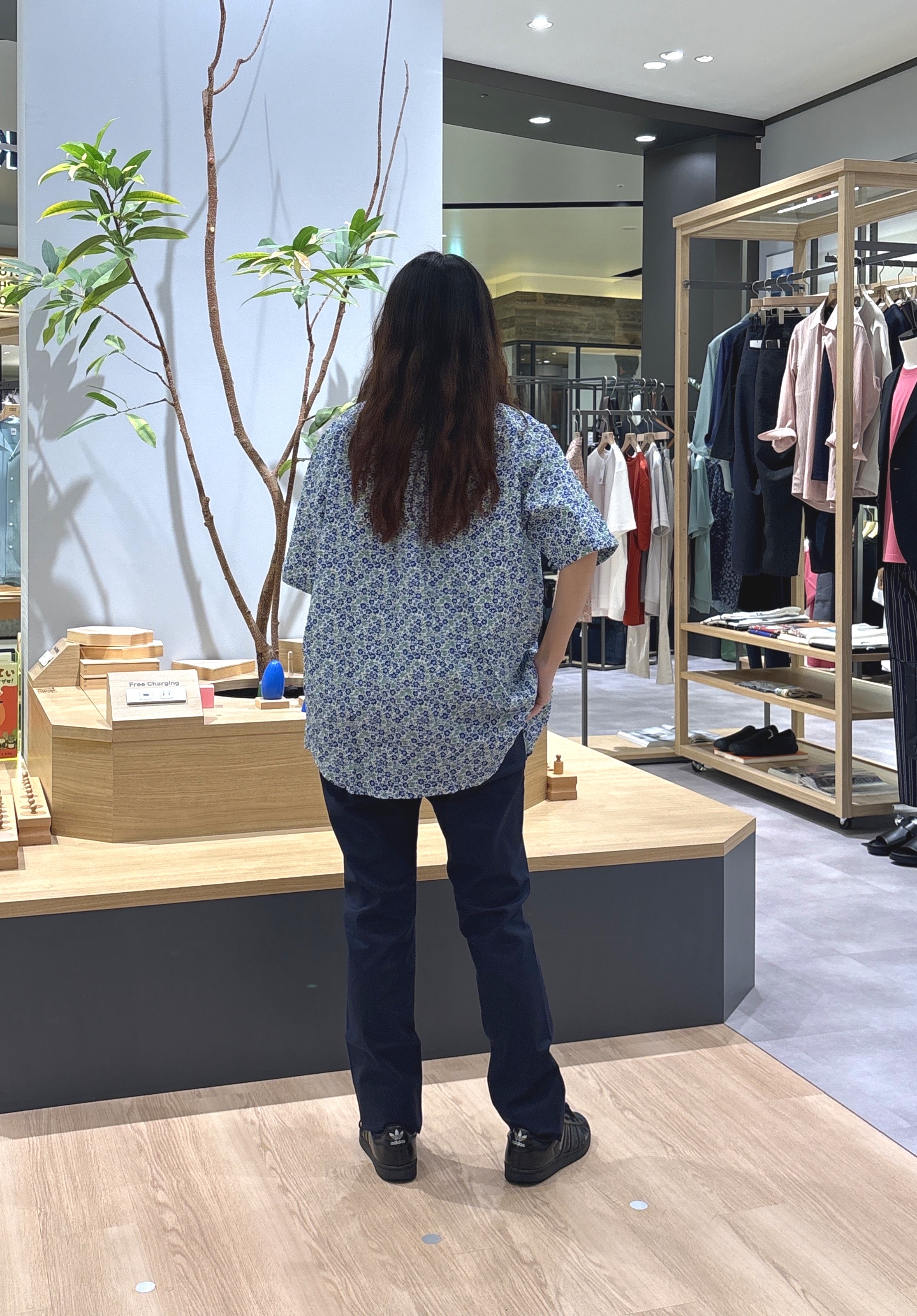 よぴさんの「TAKEO KIKUCHI｜【銘品】播州織り ヘリンボン ストレートパンツ」を使ったコーディネート