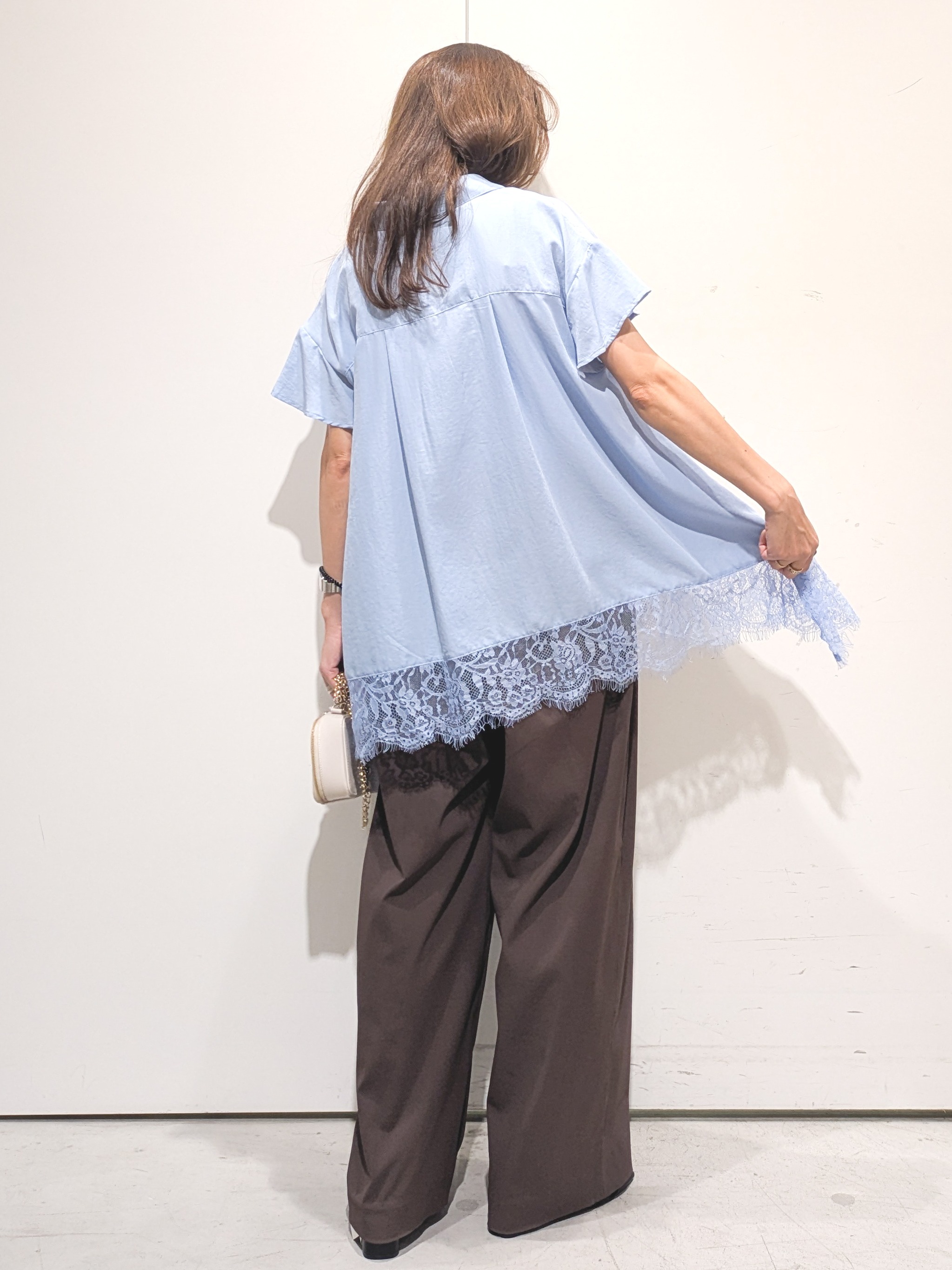 machiさんの「OPAQUE.CLIP｜裾レース スキッパーブラウス【洗濯機OK】」を使ったコーディネート