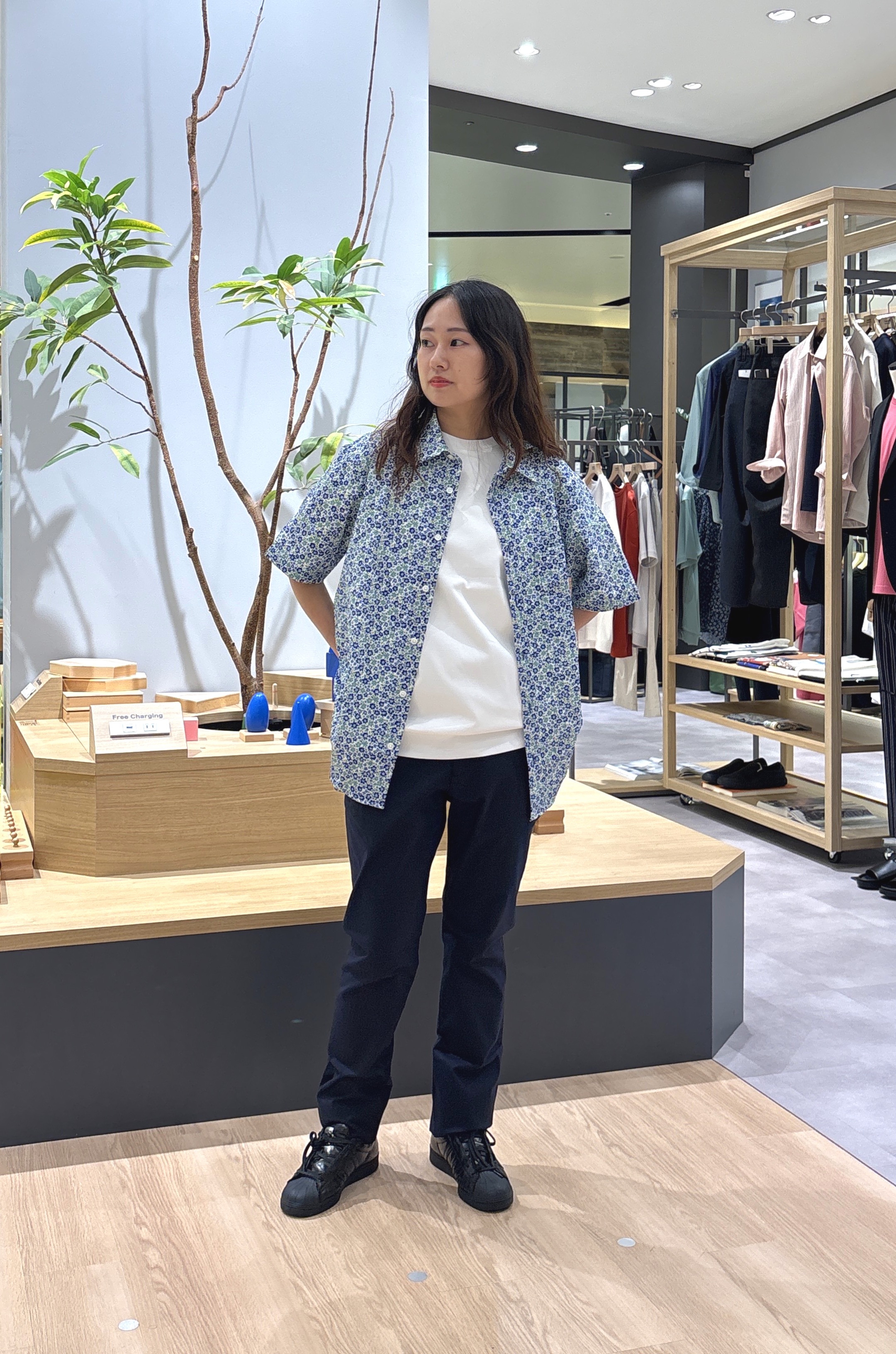 よぴさんの「TAKEO KIKUCHI｜【銘品】播州織り ヘリンボン ストレートパンツ」を使ったコーディネート