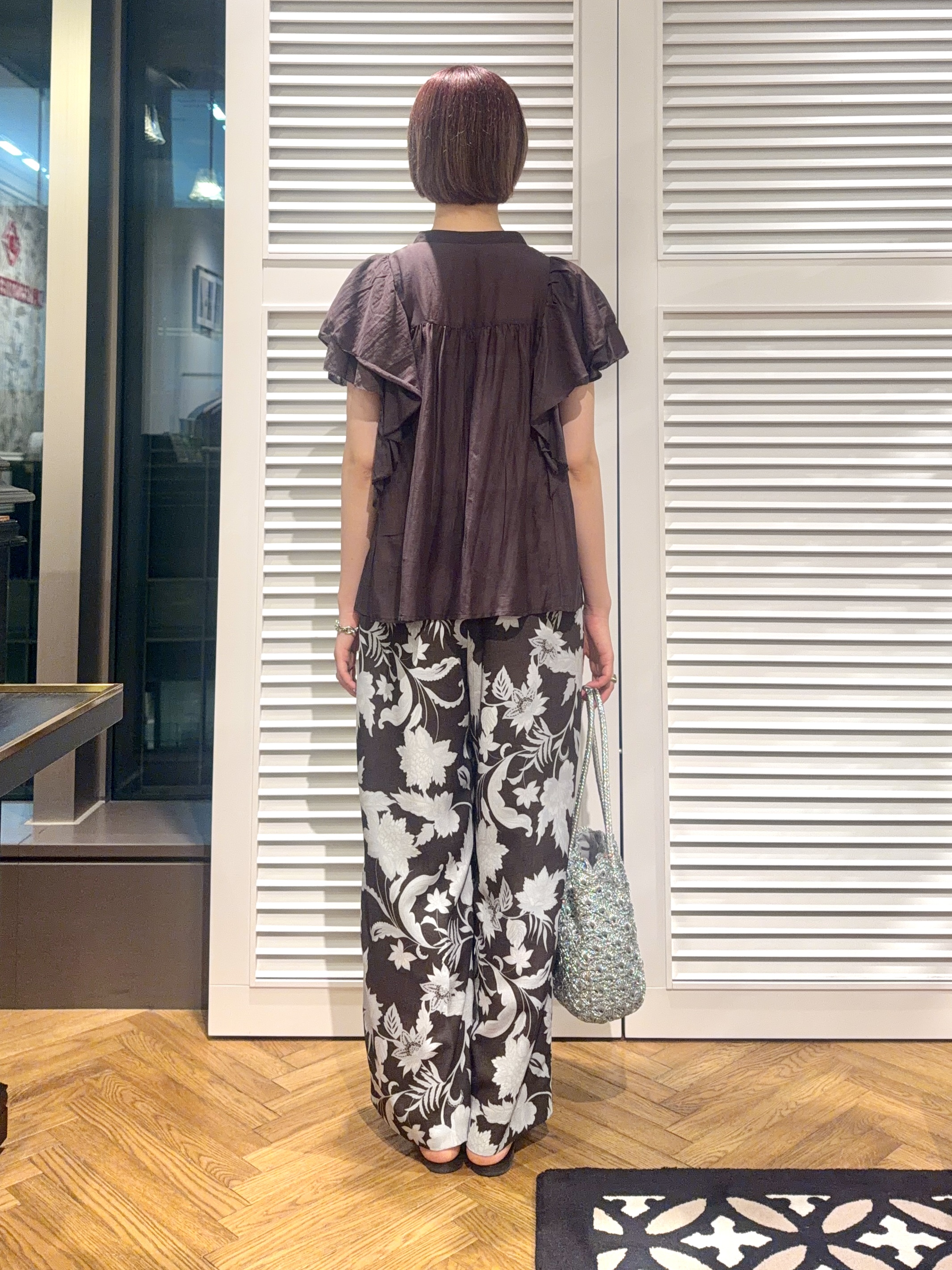 renaさんの「DRESSTERIOR｜コットンシルク ラッフルスリーブ ブラウス」を使ったコーディネート