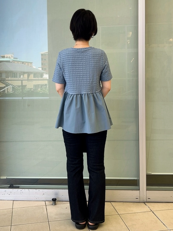 yo-koさんの「OPAQUE.CLIP｜ジャカードドッキング ペプラムカットソー【洗濯機OK】」を使ったコーディネート