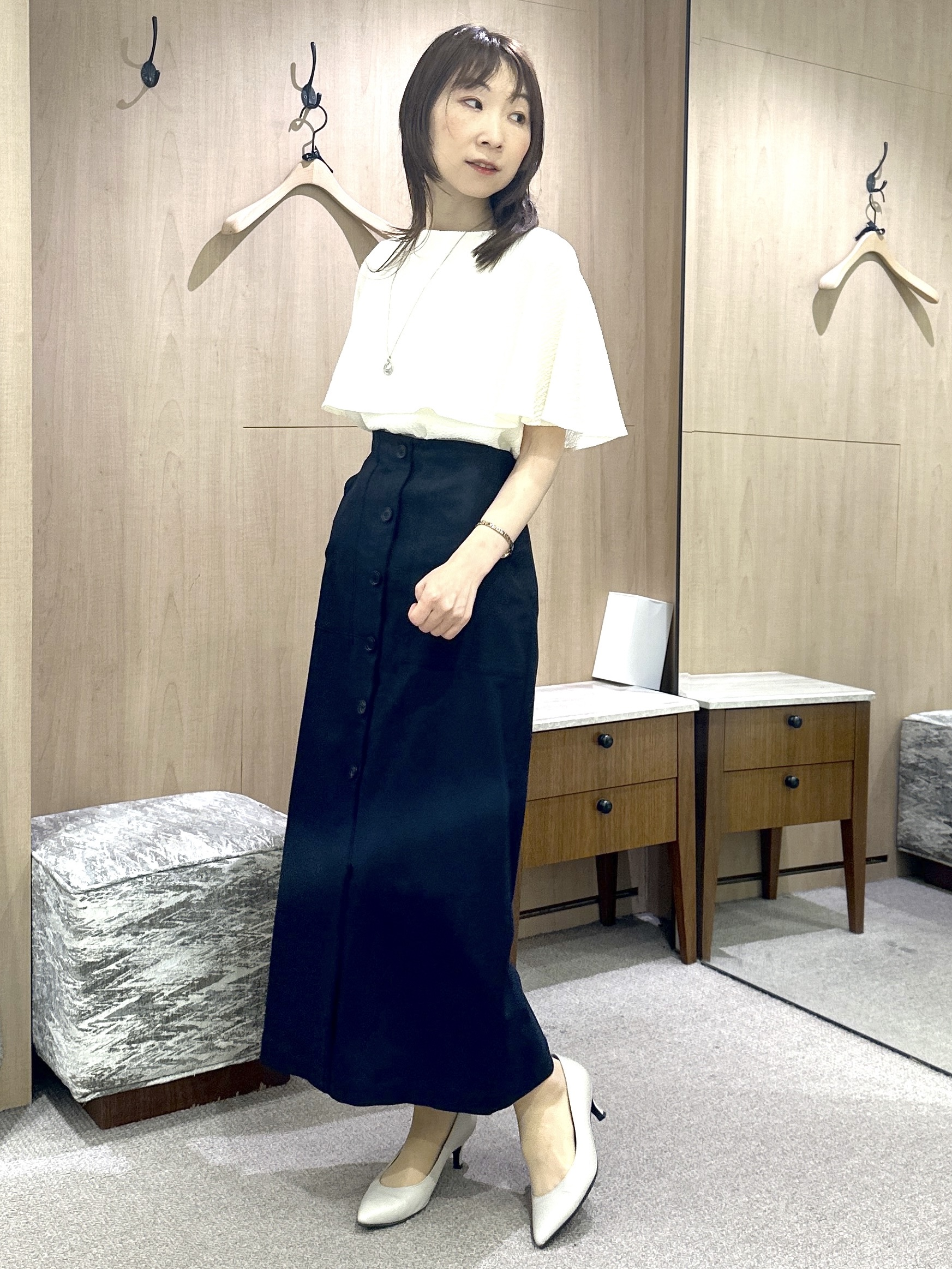 Miwaさんの「UNTITLED｜【洗える/ストレッチ性/フェミニン】ケープデザインブラウス」を使ったコーディネート