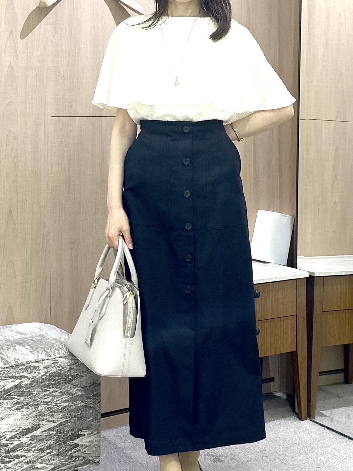 Miwaさんの「UNTITLED｜【洗える/ストレッチ性/フェミニン】ケープデザインブラウス」を使ったコーディネート