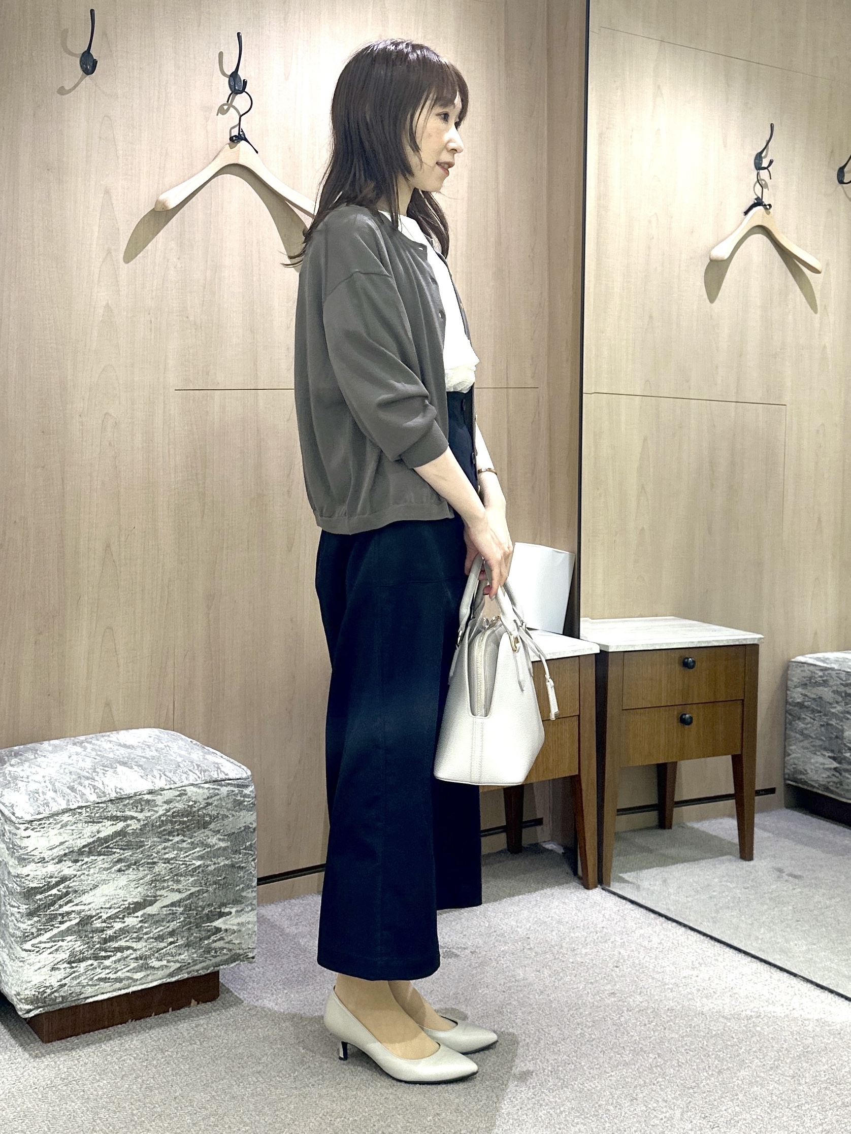 Miwaさんの「UNTITLED｜【洗える/ストレッチ性/フェミニン】ケープデザインブラウス」を使ったコーディネート