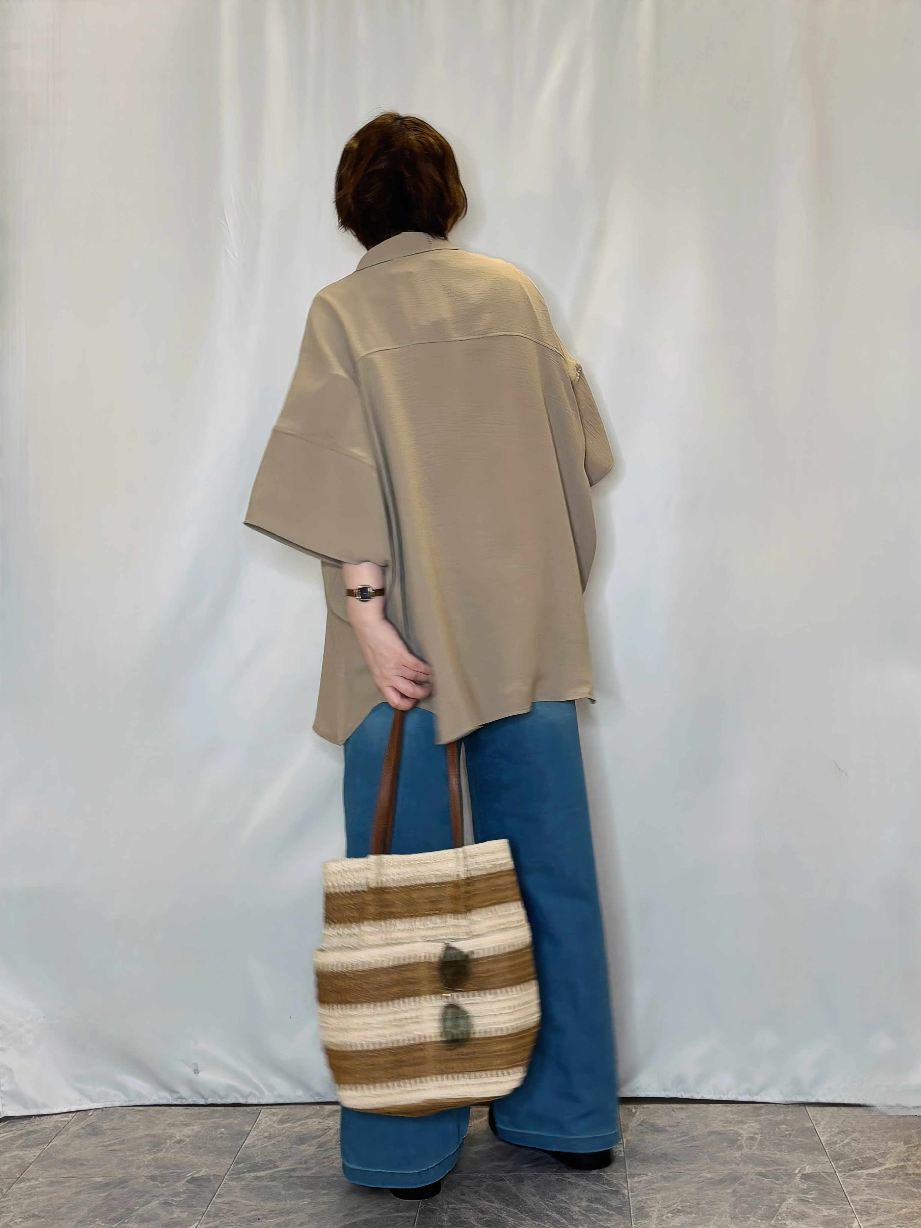 たみさんの「SHOO･LA･RUE｜【高レビュー/洗濯後しわになりにくい/体型カバー】きちんとゆるっと 大人の抜け感 ポンチョ風カラーシ」を使ったコーディネート