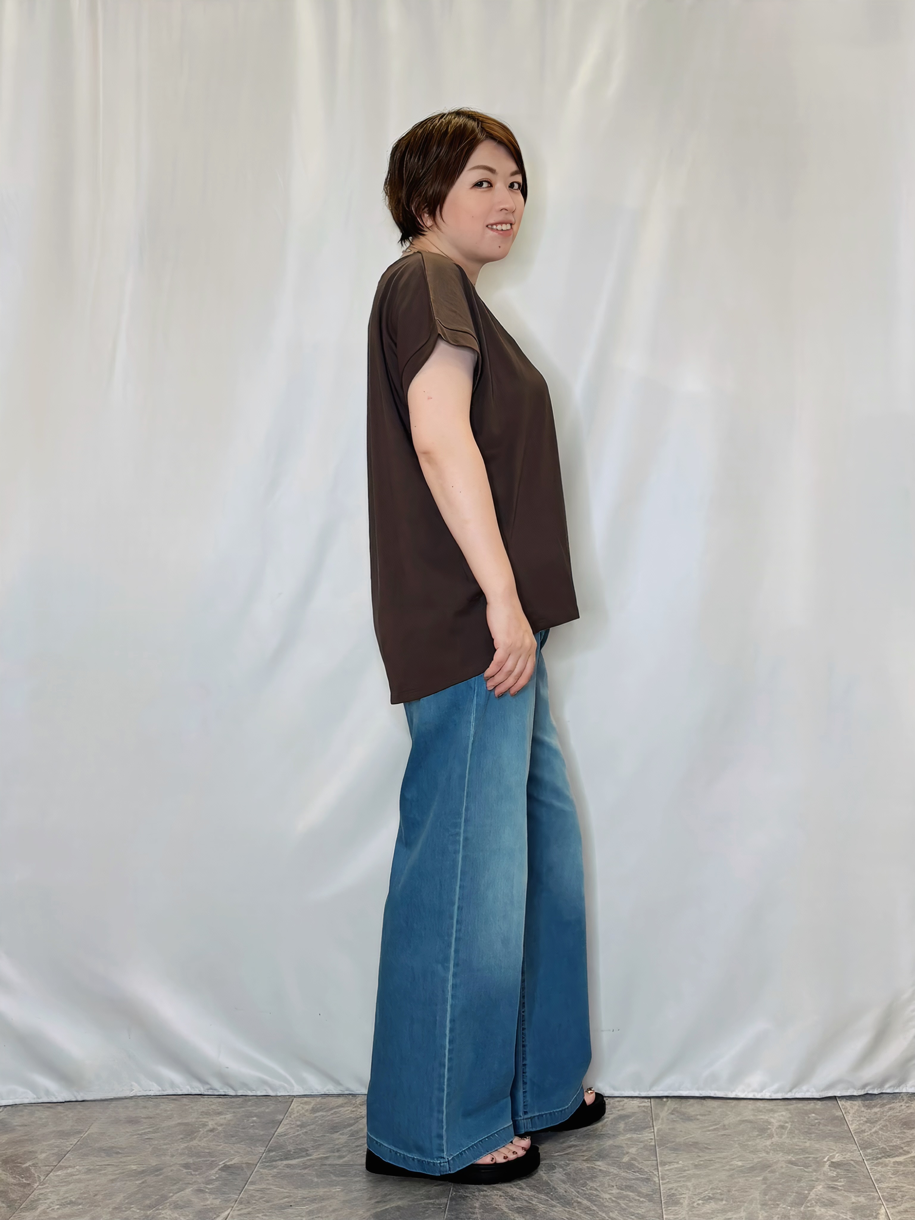 たみさんの「SHOO･LA･RUE｜【高レビュー/洗濯後しわになりにくい/体型カバー】きちんとゆるっと 大人の抜け感 ポンチョ風カラーシ」を使ったコーディネート