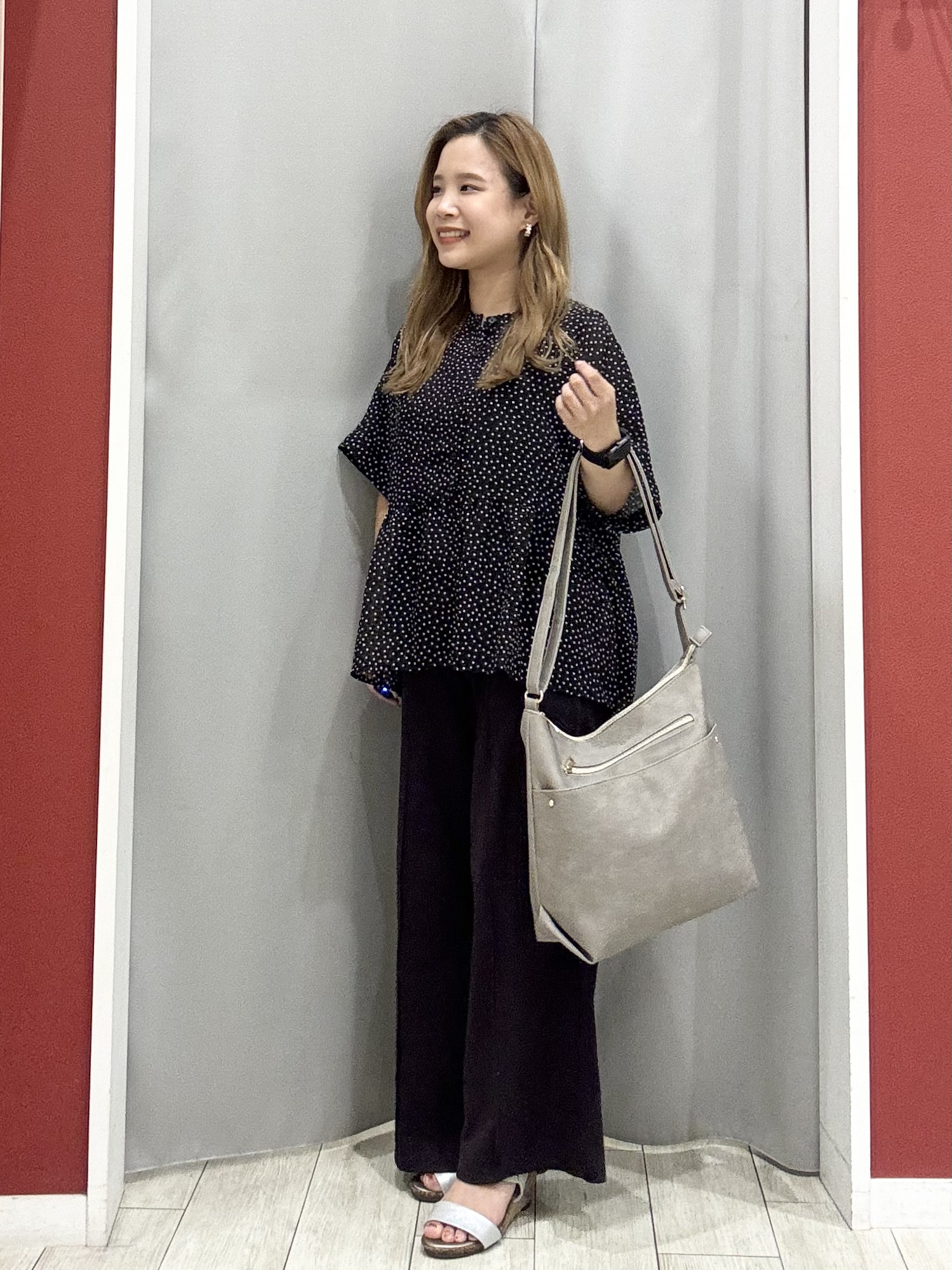 shioさんの「SHOO･LA･RUE｜【S-LL/洗濯機可】シアーペプラムブラウス」を使ったコーディネート