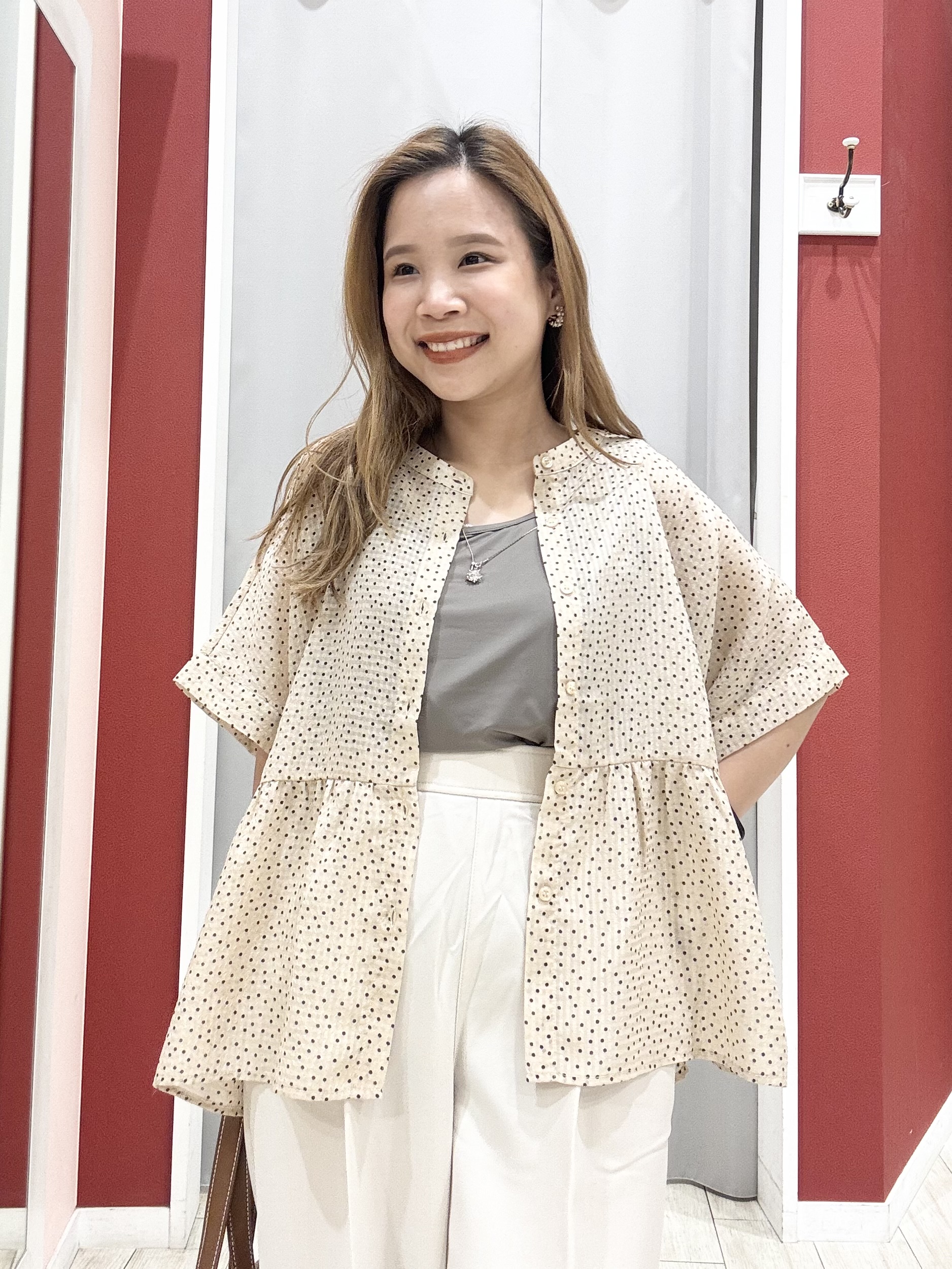 shioさんの「SHOO･LA･RUE｜【S-LL/洗濯機可】シアーペプラムブラウス」を使ったコーディネート