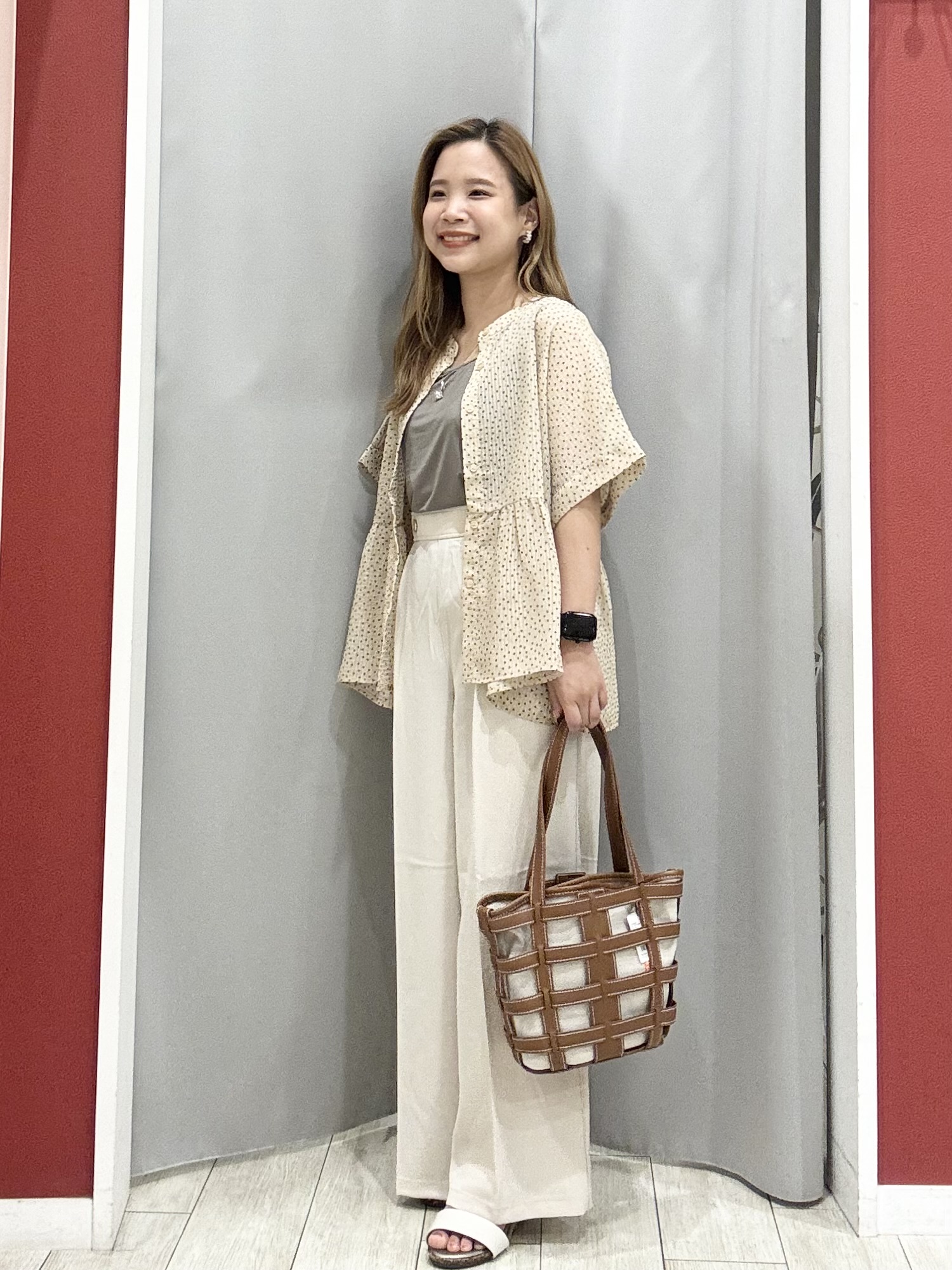 shioさんの「SHOO･LA･RUE｜【S-LL/洗濯機可】シアーペプラムブラウス」を使ったコーディネート