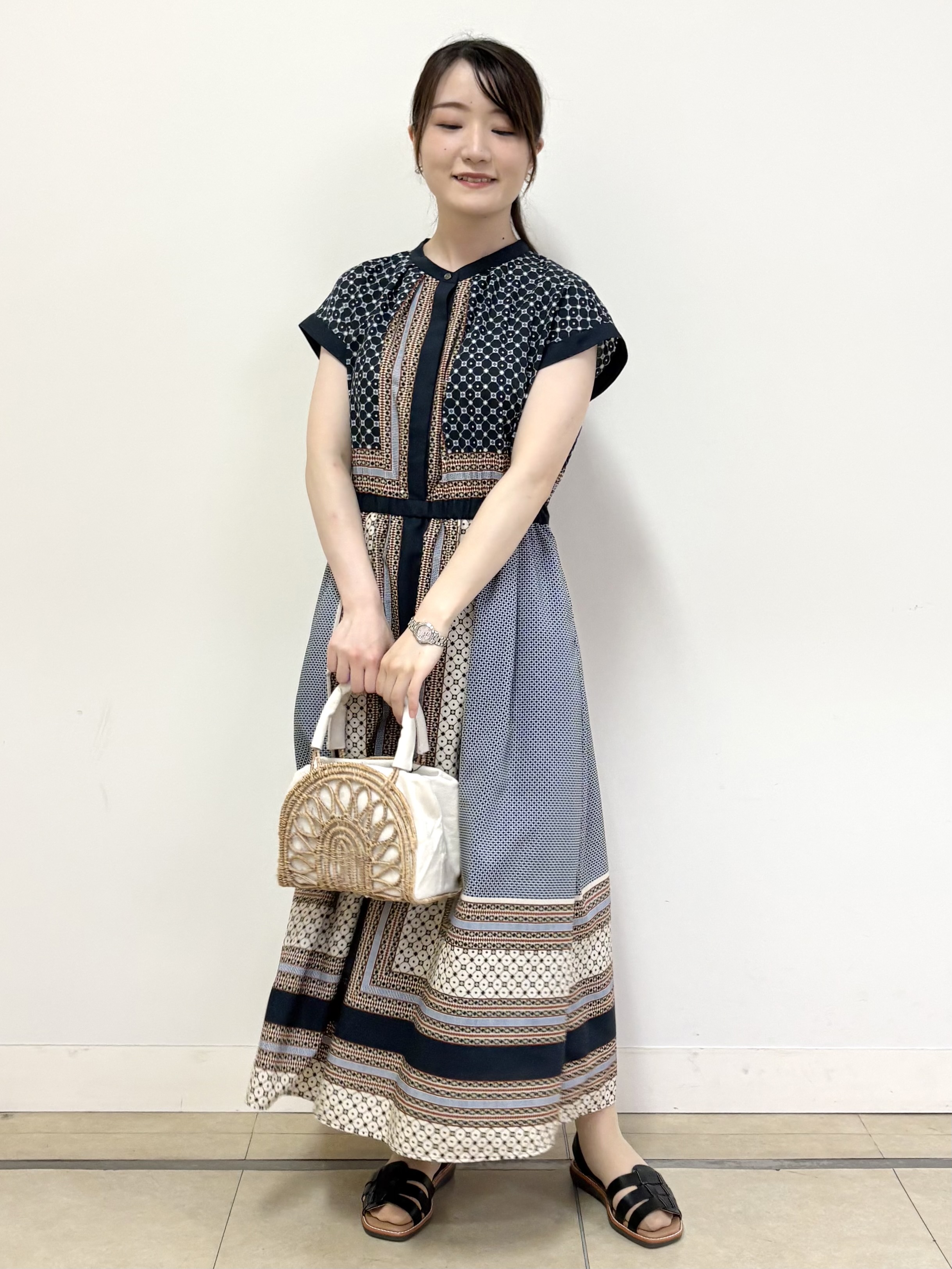 mikiさんの「Reflect｜幾何学柄フレンチスリーブワンピース」を使ったコーディネート