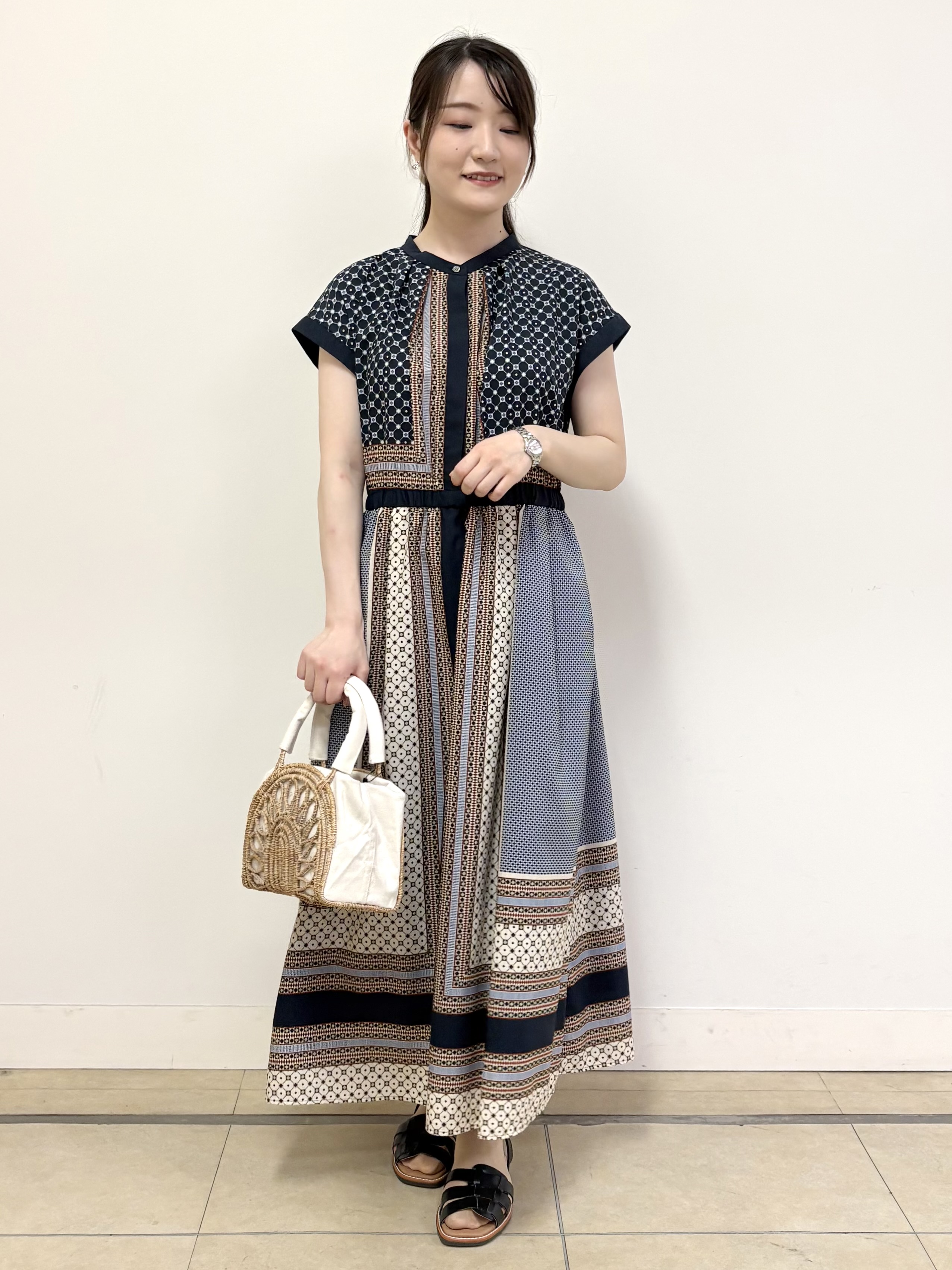 mikiさんの「Reflect｜幾何学柄フレンチスリーブワンピース」を使ったコーディネート