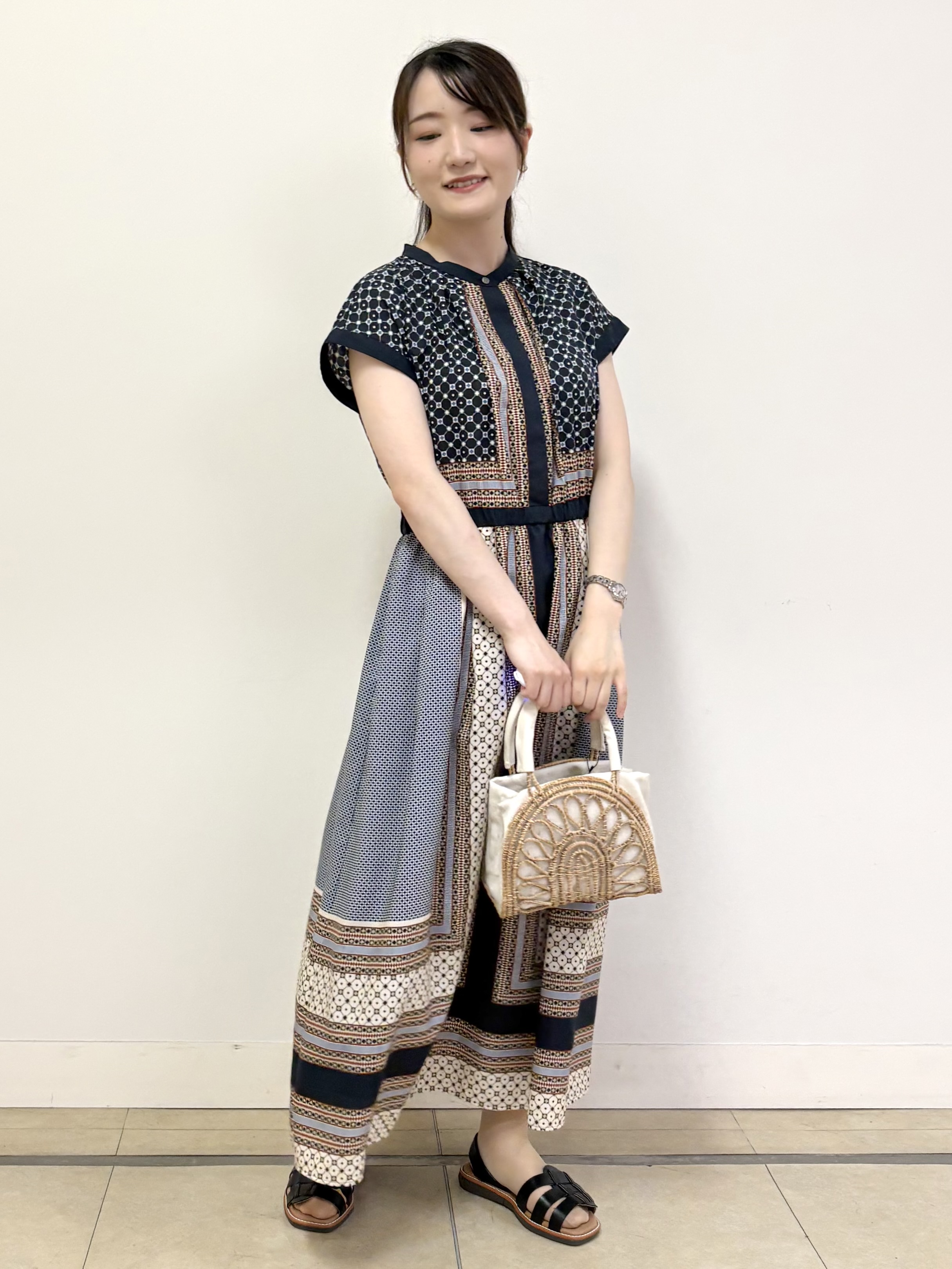 mikiさんの「Reflect｜幾何学柄フレンチスリーブワンピース」を使ったコーディネート