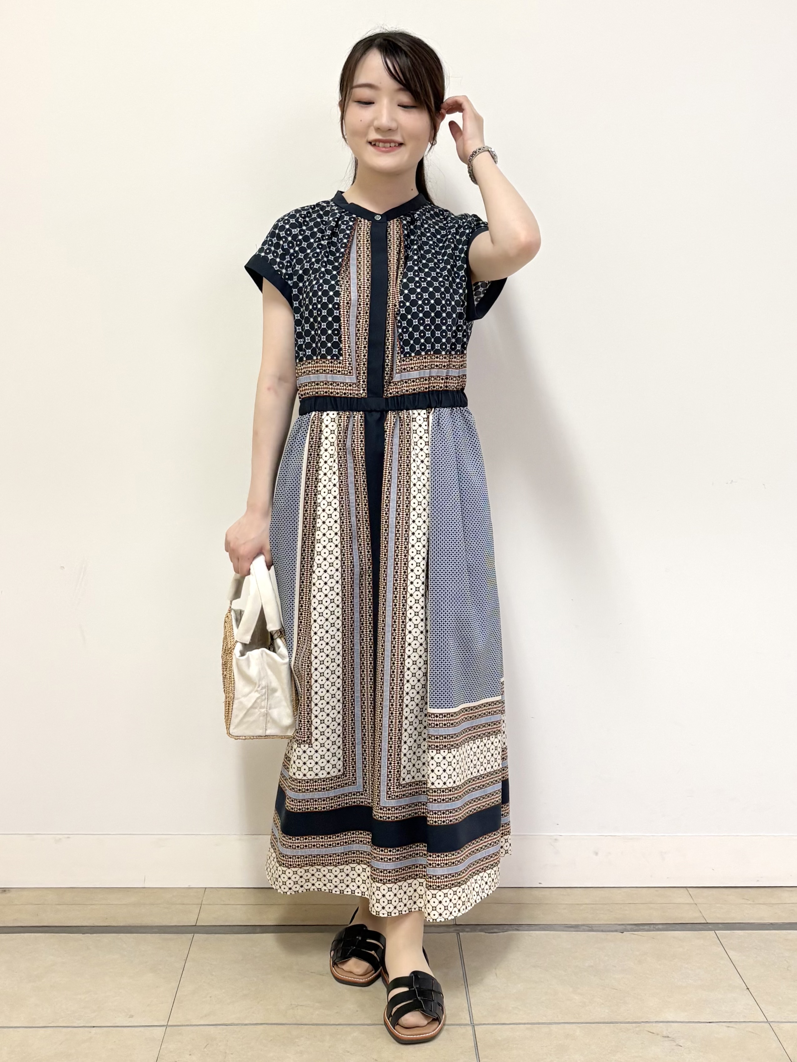 mikiさんの「Reflect｜幾何学柄フレンチスリーブワンピース」を使ったコーディネート