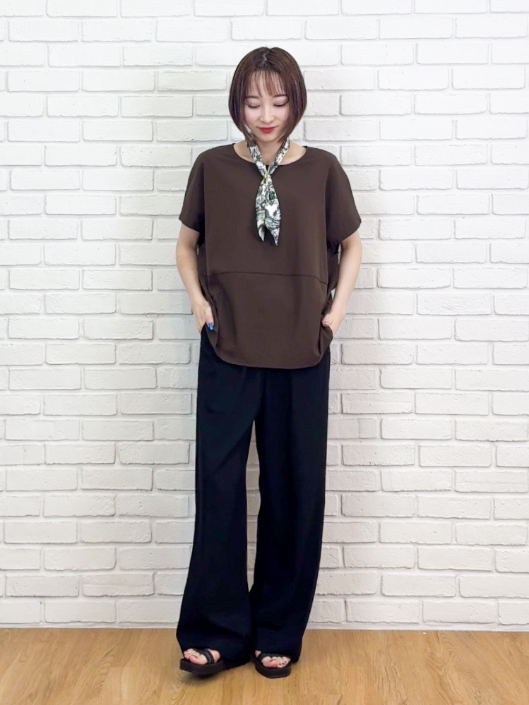 𝐜𝐡𝐢𝐤𝐚さんの「SHOO･LA･RUE｜【洗濯機可/セットアップ可】軽凛(かろりん) ひんやり切替コクーントップス」を使ったコーディネート