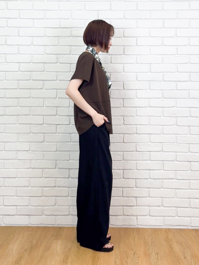 𝐜𝐡𝐢𝐤𝐚さんの「SHOO･LA･RUE｜【洗濯機可/セットアップ可】軽凛(かろりん) ひんやり切替コクーントップス」を使ったコーディネート