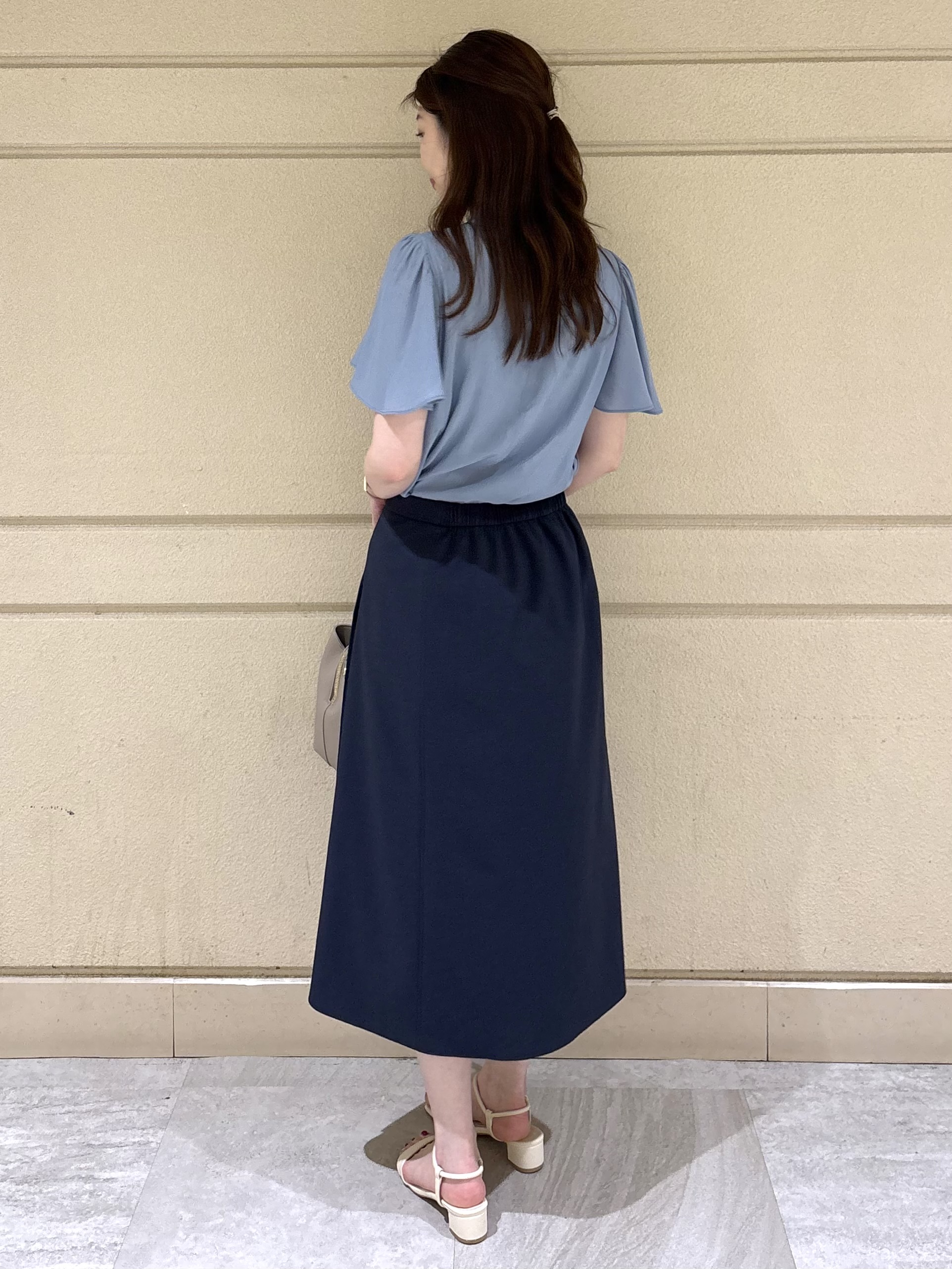 sakiさんの「COUP DE CHANCE｜【手洗い可／日本製】フロント ドレープブラウス」を使ったコーディネート