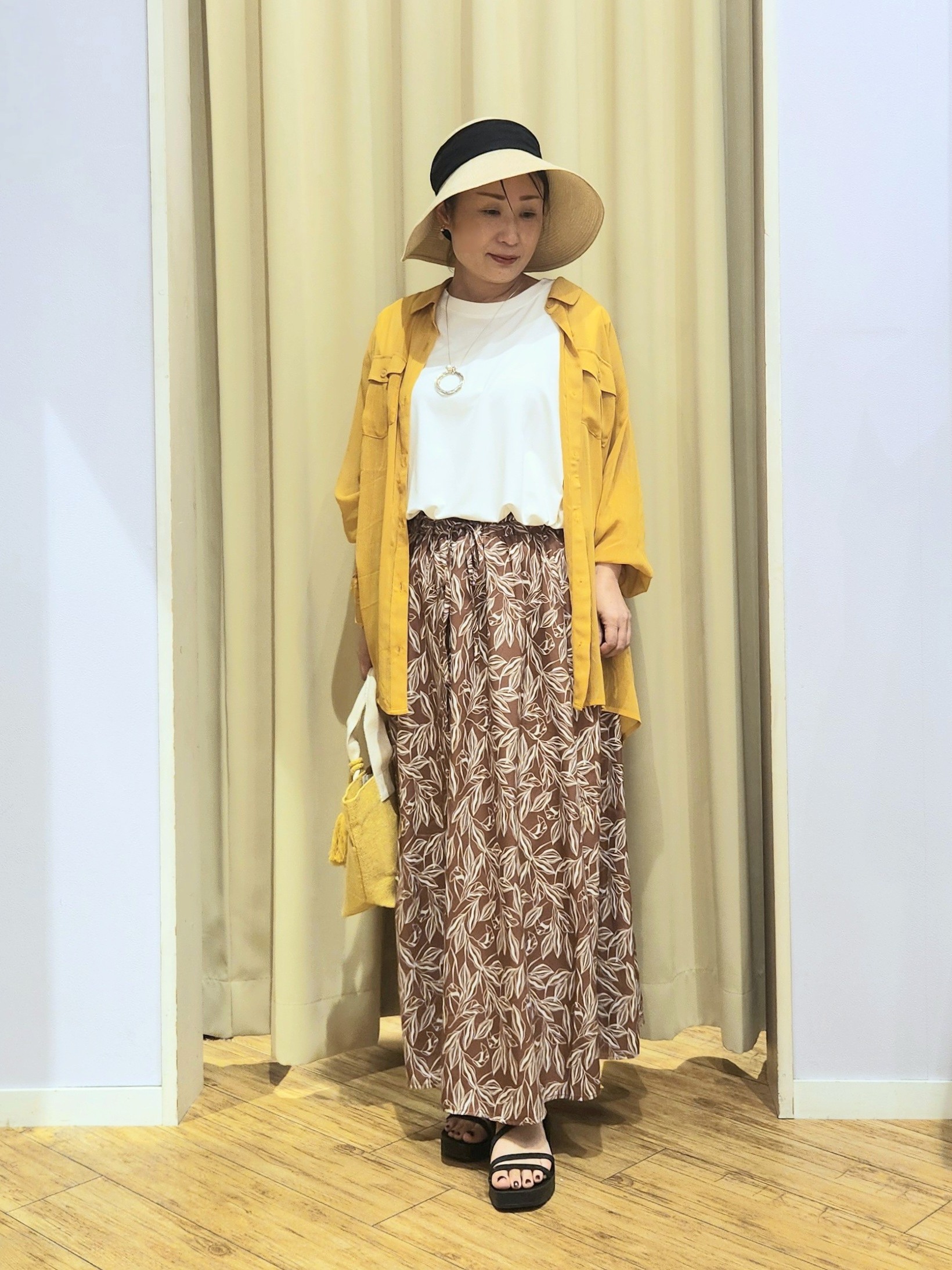 くまさんの「SHOO･LA･RUE｜【洗濯機可】ダブルポケット 楊柳しぼしぼシアーシャツ」を使ったコーディネート
