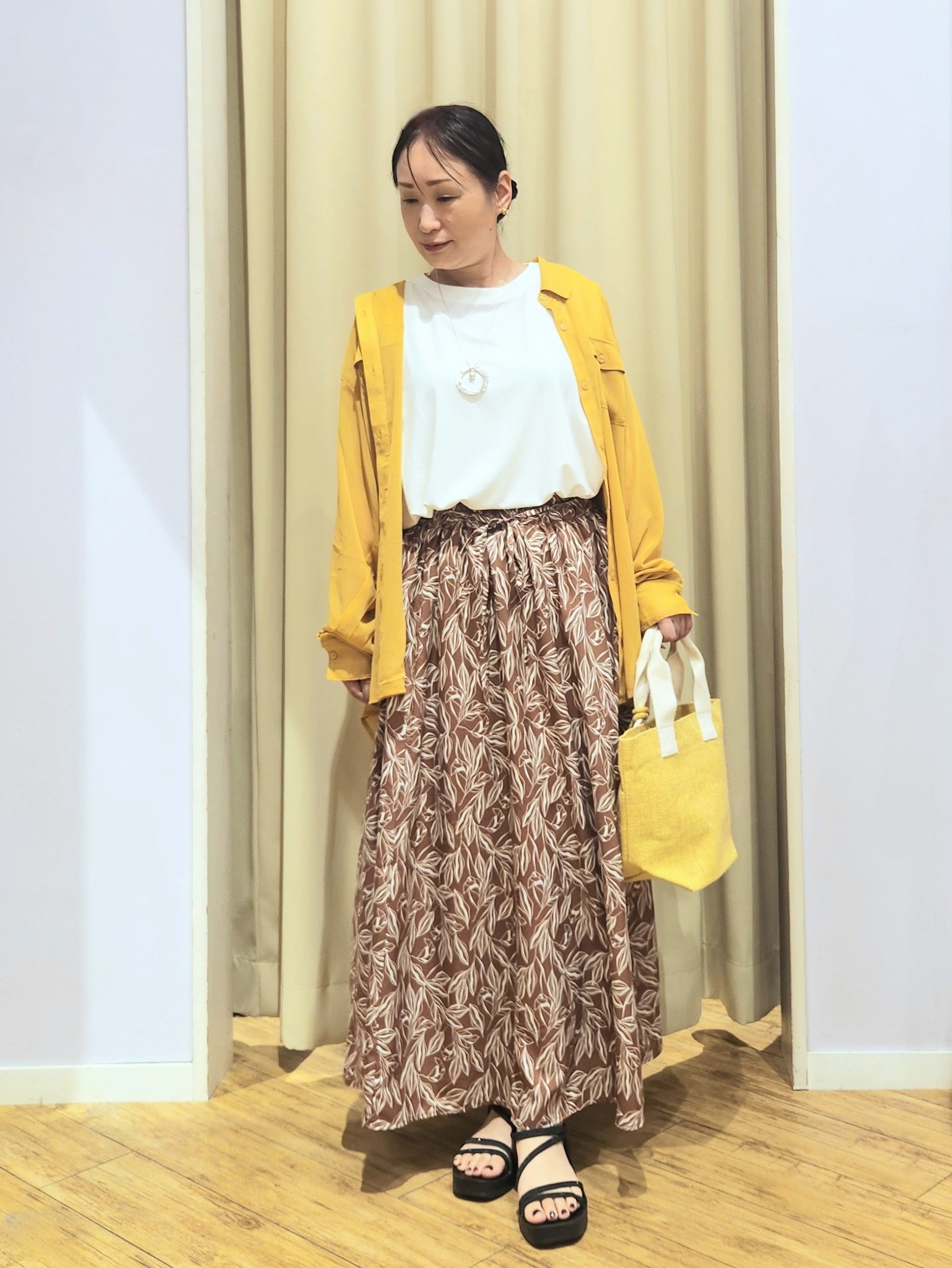 くまさんの「SHOO･LA･RUE｜【洗濯機可】ダブルポケット 楊柳しぼしぼシアーシャツ」を使ったコーディネート