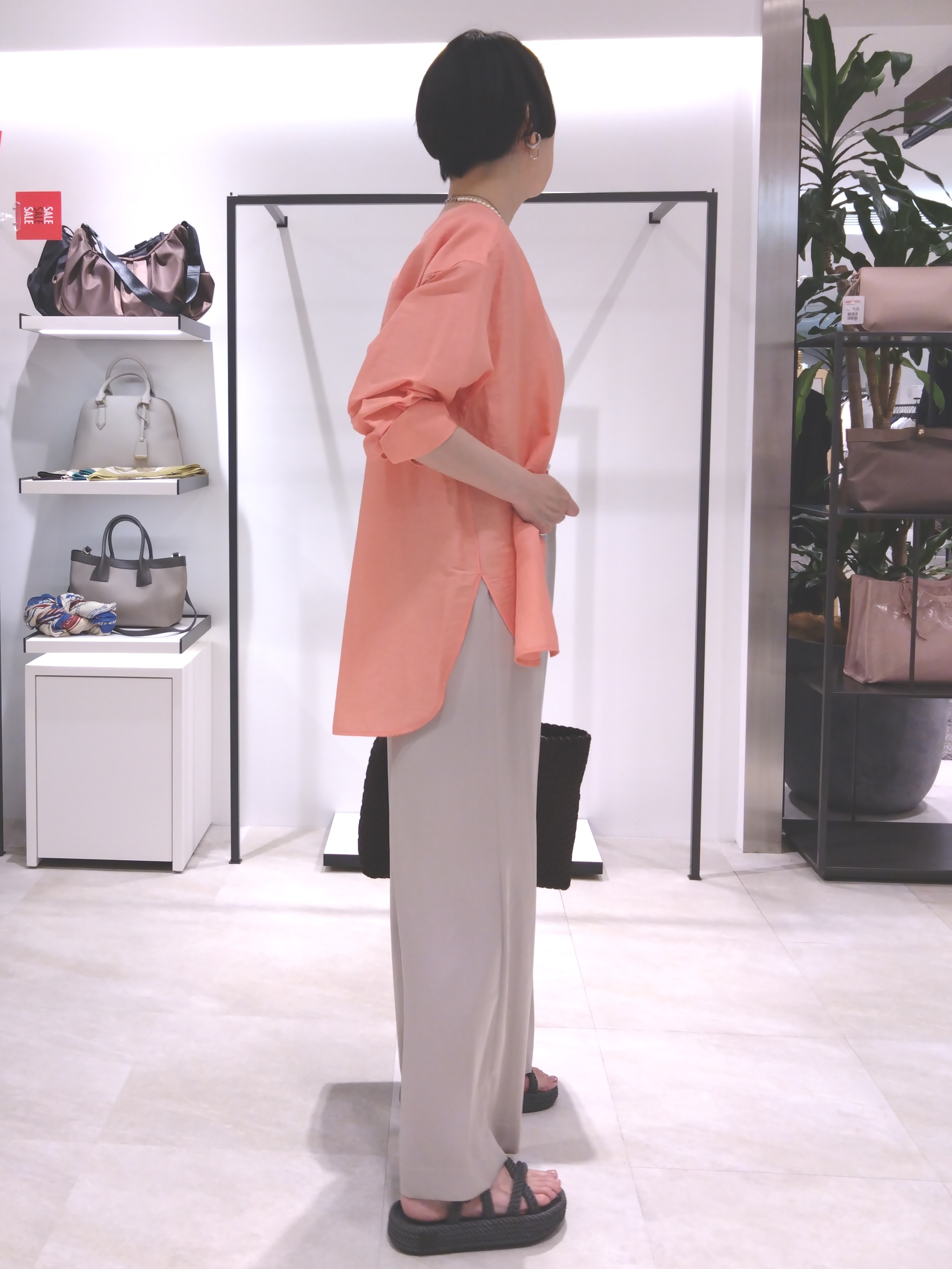 まちこさんの「UNTITLED｜リネンミックスバンドカラーシャツ」を使ったコーディネート