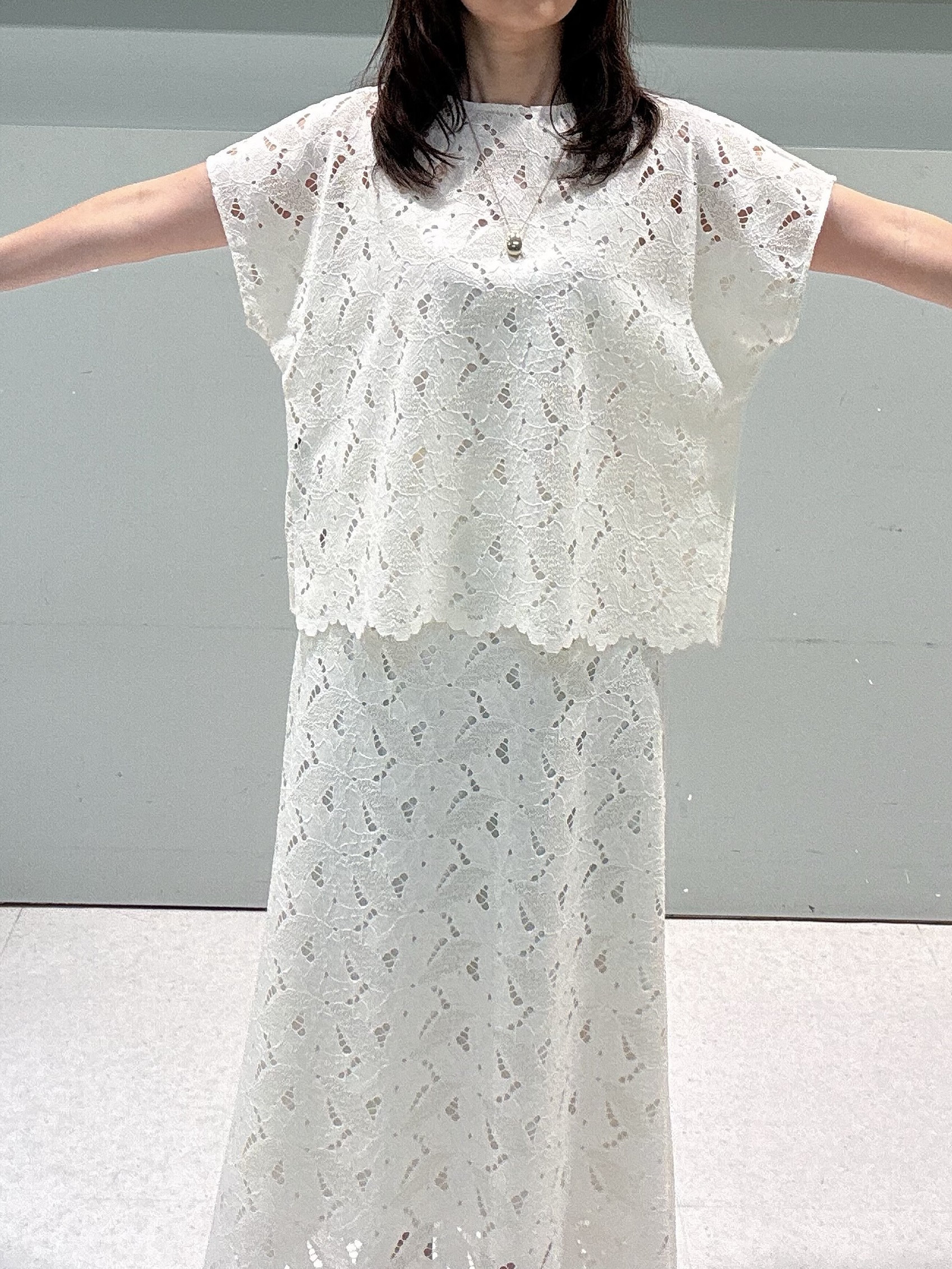 makiさんの「UNTITLED｜【セットアップ可能】リーフレースブラウス」を使ったコーディネート