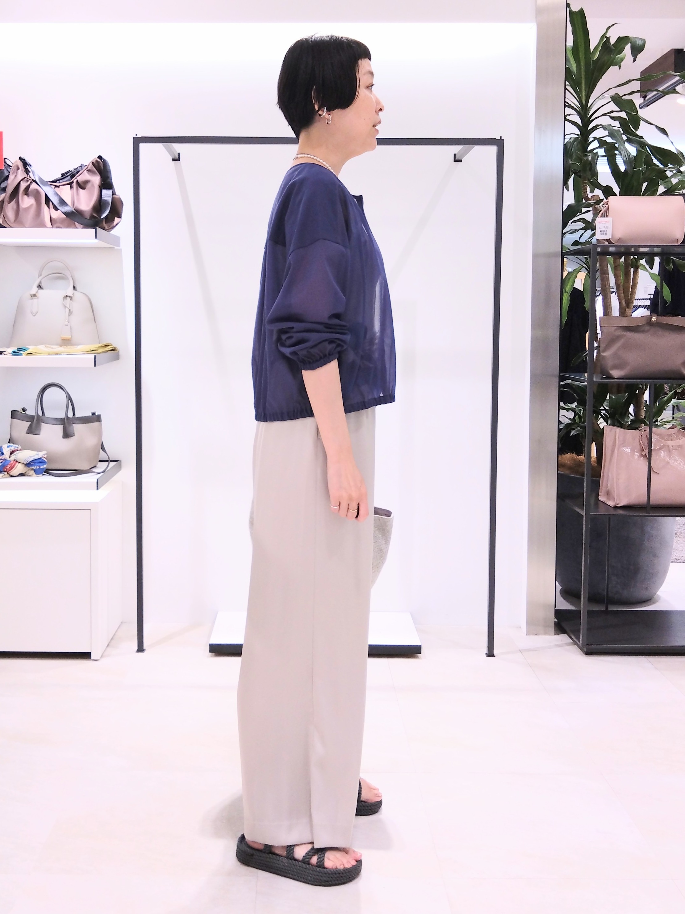 まちこさんの「UNTITLED｜トリコットシアーブラウス」を使ったコーディネート