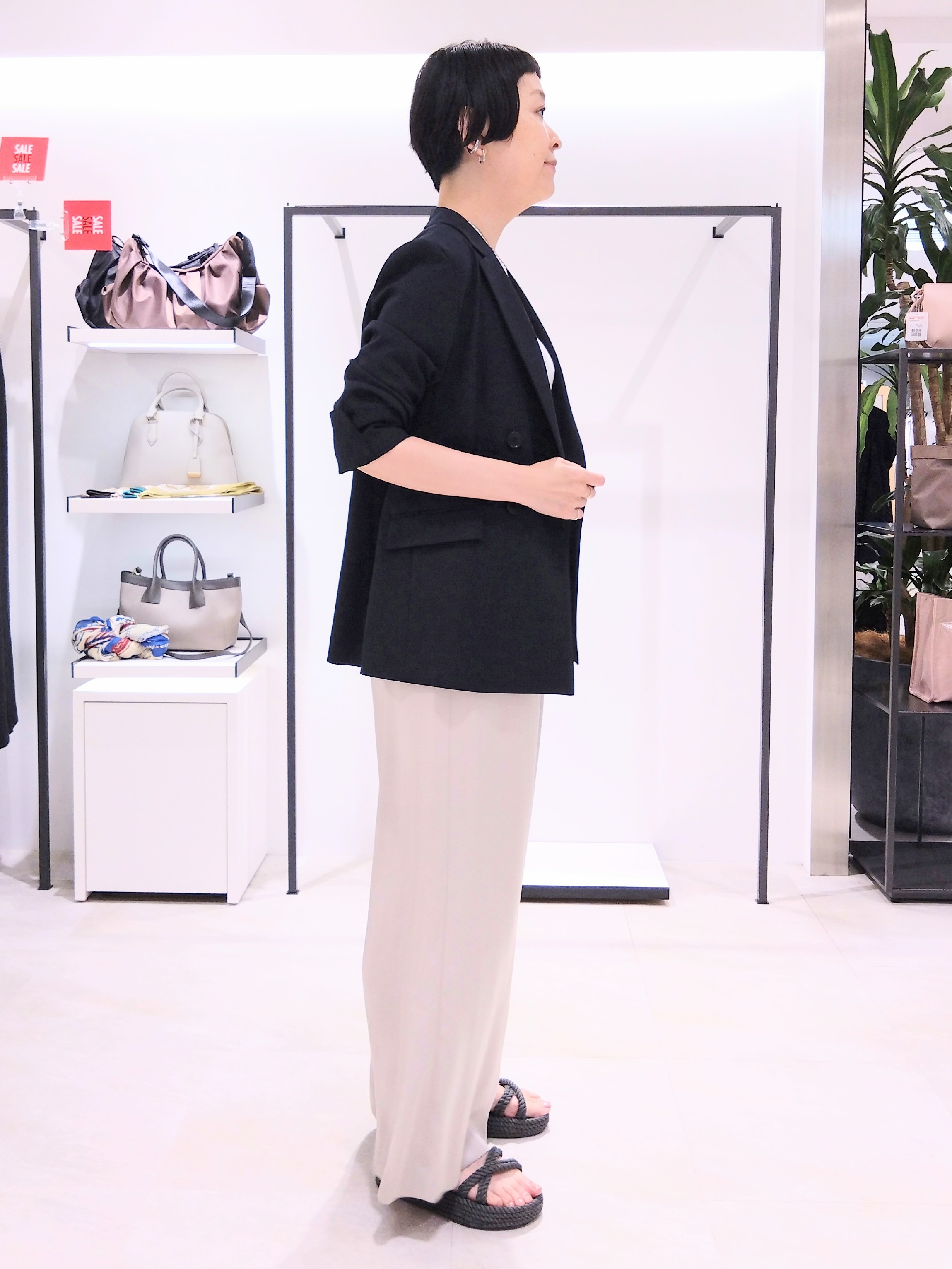 まちこさんの「UNTITLED｜【新色追加/セットアップ可】エアリー ダブルブレストジャケット」を使ったコーディネート