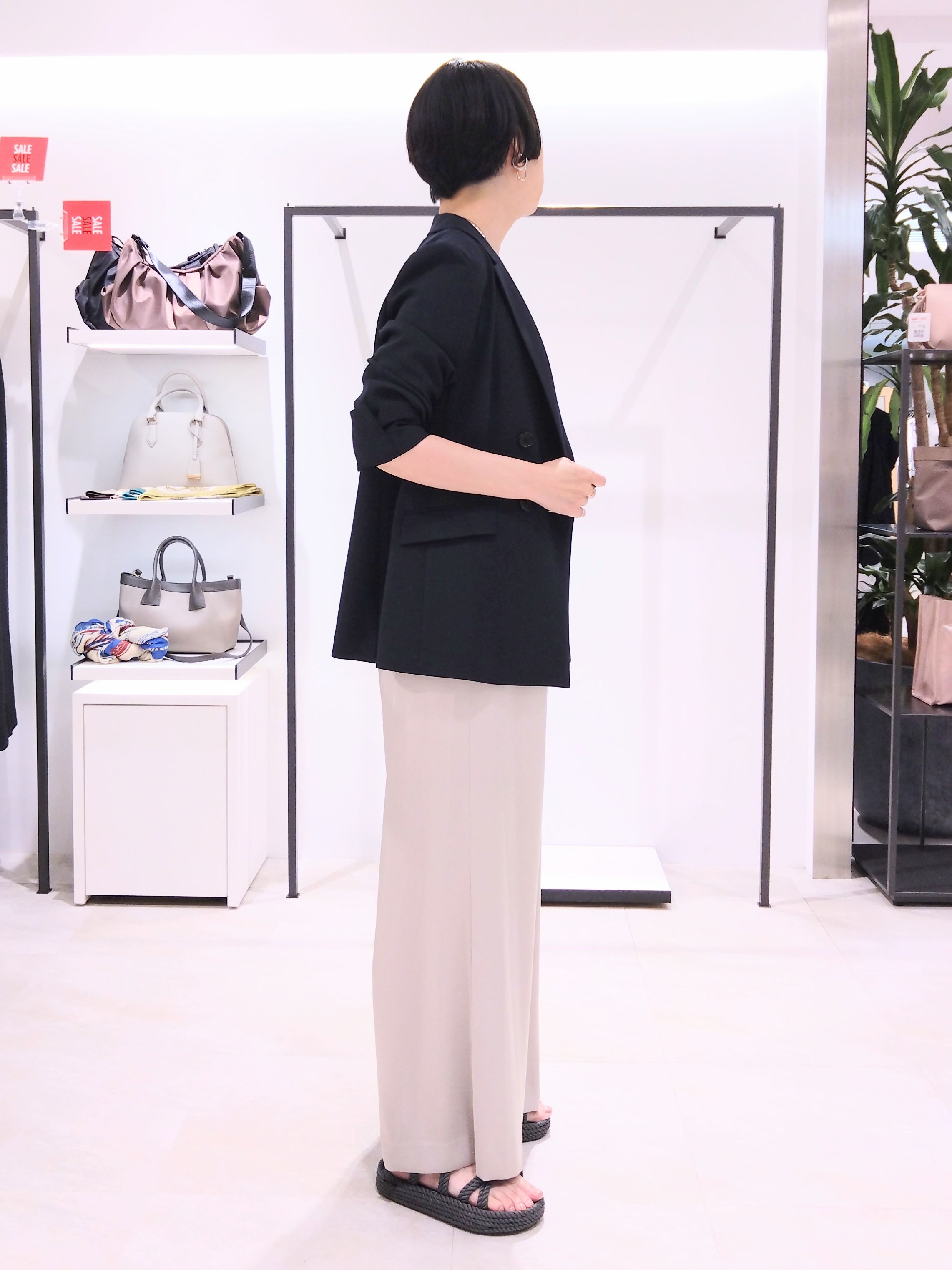 まちこさんの「UNTITLED｜【新色追加/セットアップ可】エアリー ダブルブレストジャケット」を使ったコーディネート