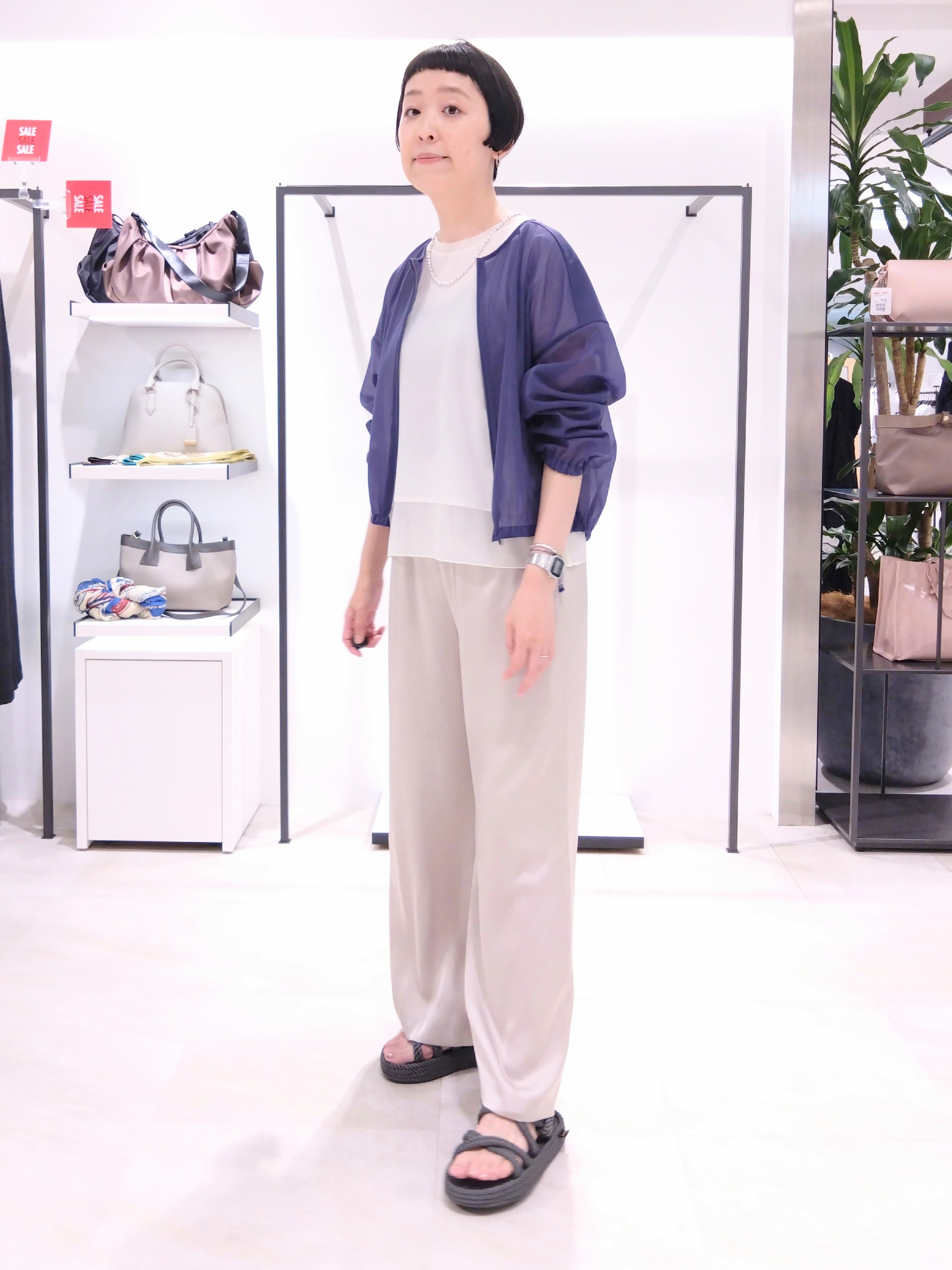 まちこさんの「UNTITLED｜トリコットシアーブラウス」を使ったコーディネート