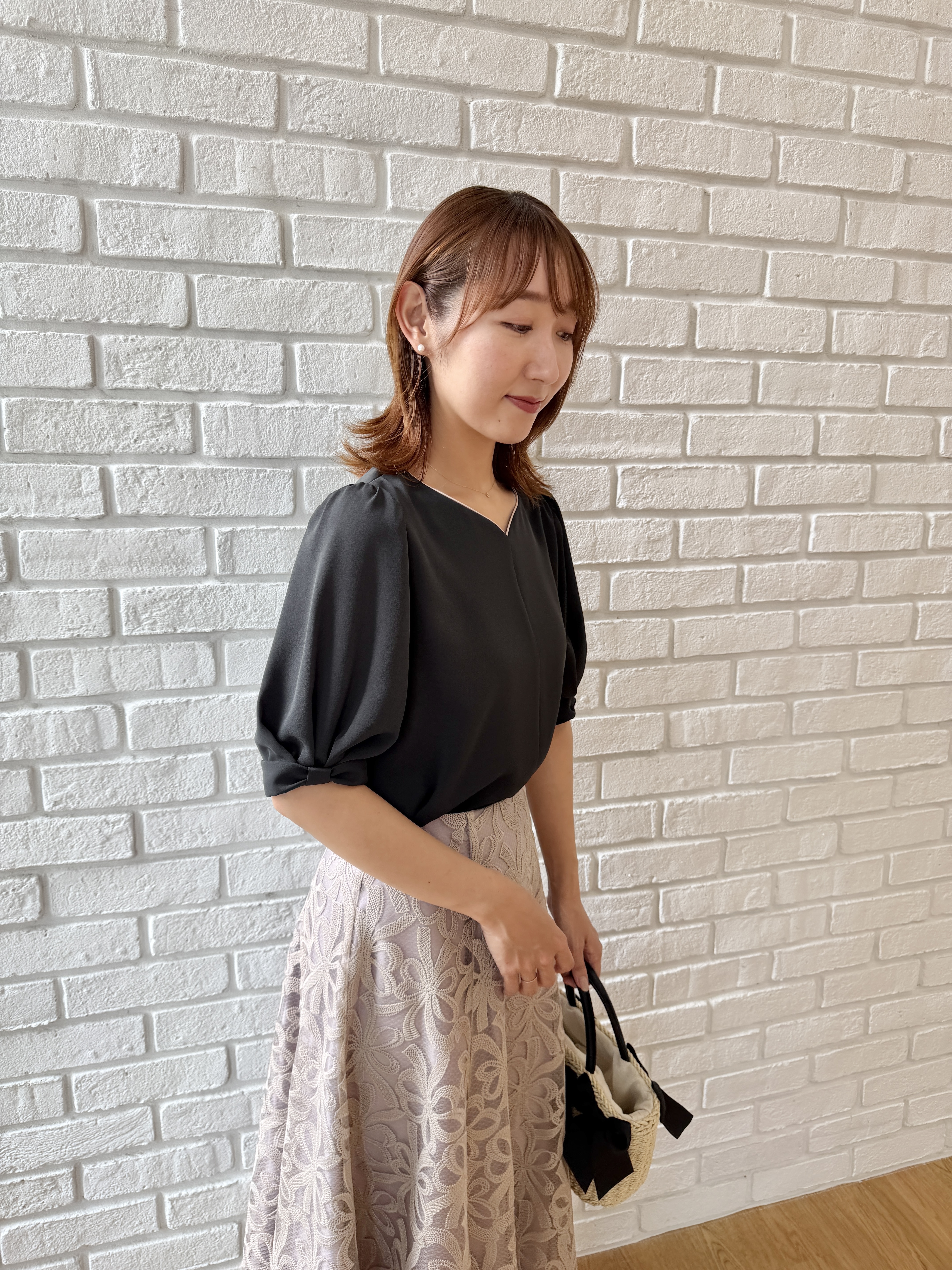 みぃさんの「Couture brooch｜【洗える】袖リボンデザイン ハートネック ブラウス」を使ったコーディネート