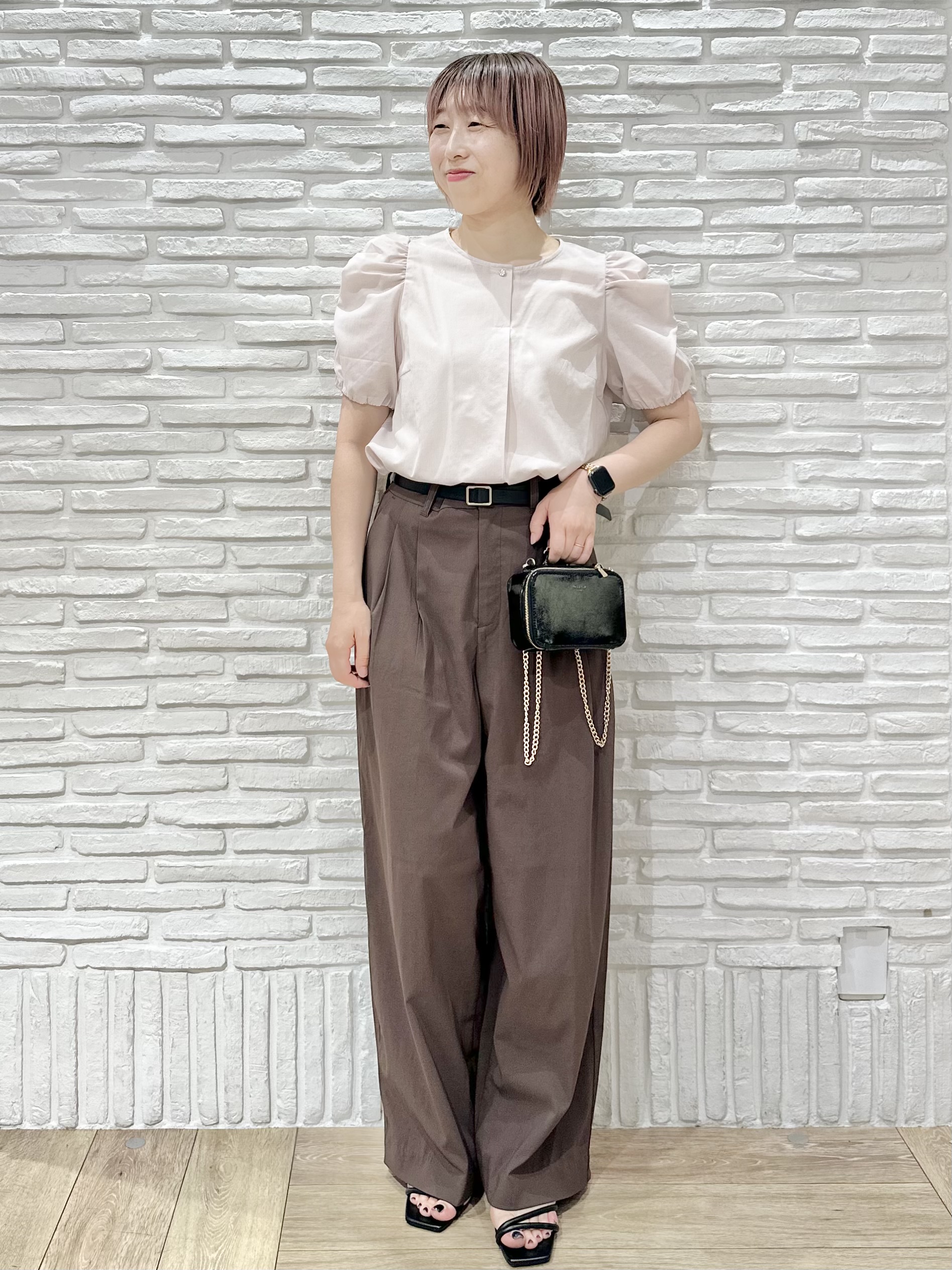 Hana...eさんの「index｜【接触冷感／防シワ】シャーリングスリーブブラウス《洗濯機OK》」を使ったコーディネート