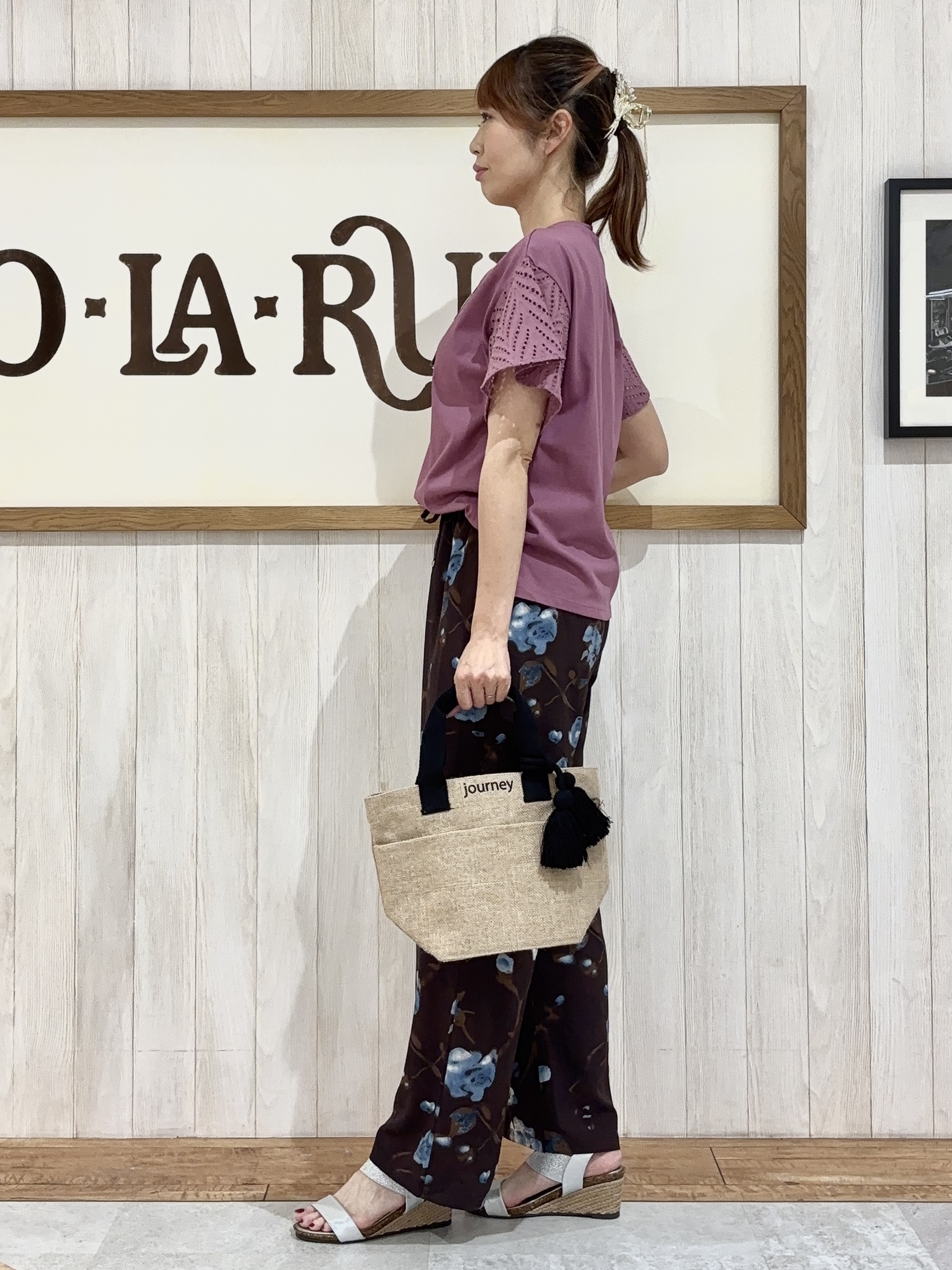 みきぽんさんの「SHOO･LA･RUE｜【汗じみ防止/ひんやり/体型カバー】真夏の味方。 汗じみが気になりにくい お袖レースフレアTシャツ」を使ったコーディネート