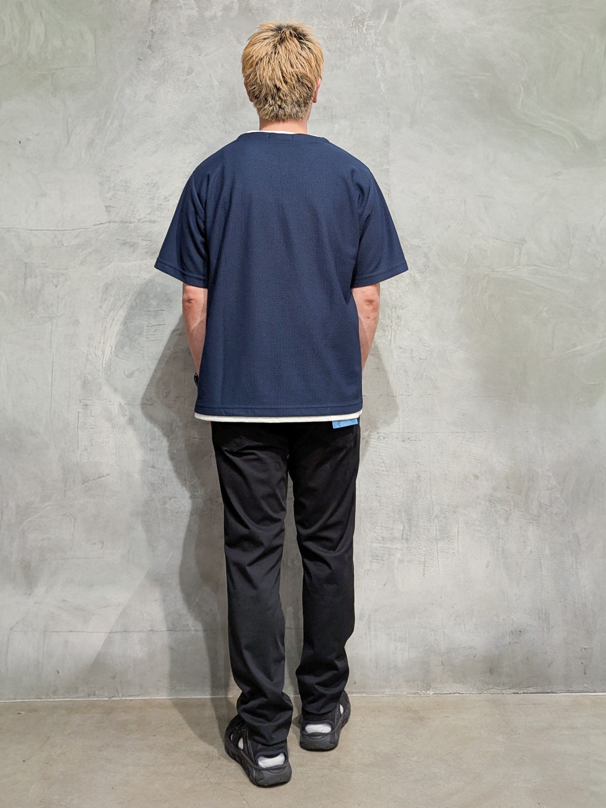 daiさんの「THE SHOP TK｜【一枚でコーディネートが完成！】レイヤード風 キーネック 半袖Tシャツ 洗濯機OK」を使ったコーディネート