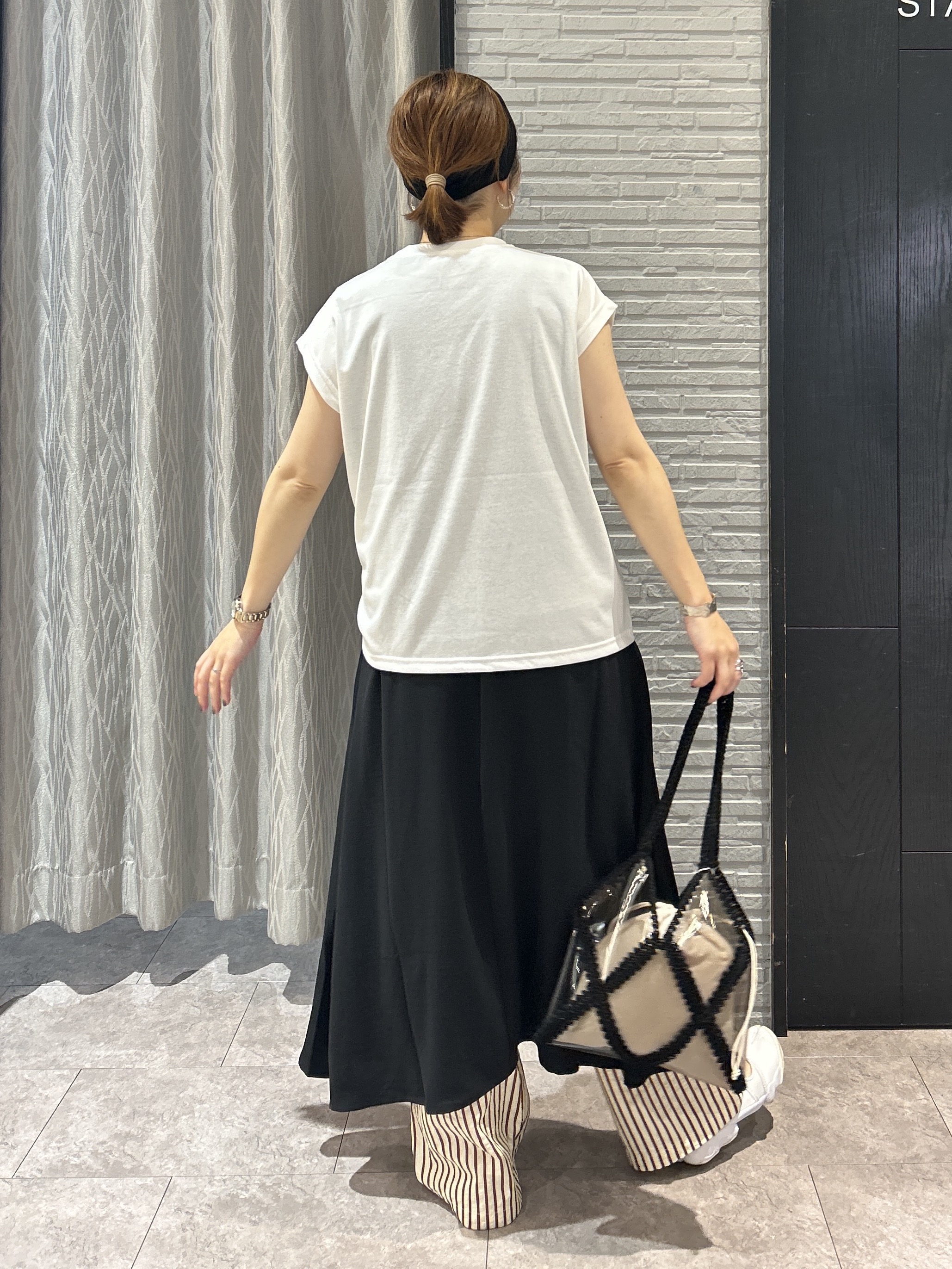 ga_riさんの「THE SHOP TK｜オーガンジー刺繍Tシャツ」を使ったコーディネート