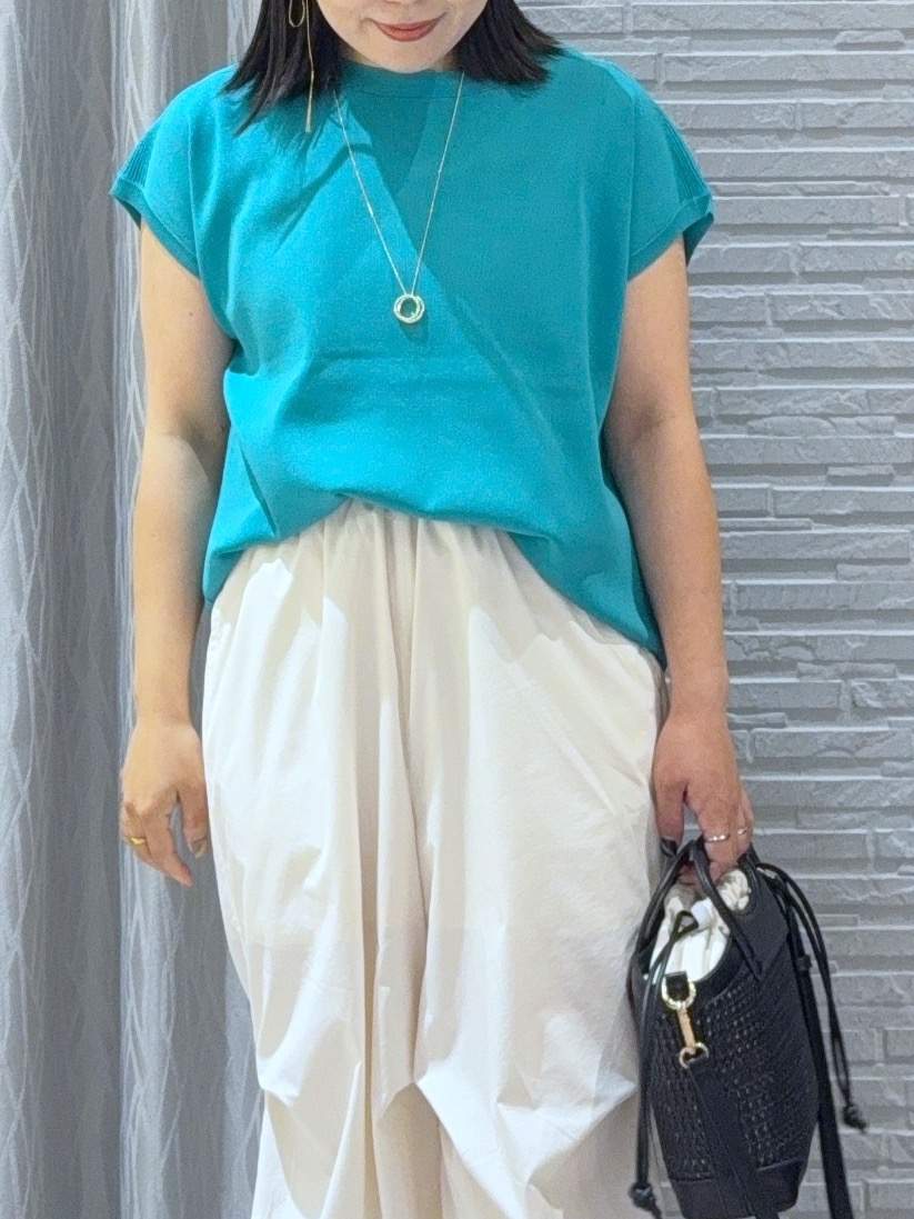 chさんの「THE SHOP TK｜【S-XL/ひんやりタッチ】多機能フレンチスリーブニット 洗濯機OK/UVケア/毛玉になりにくい」を使ったコーディネート