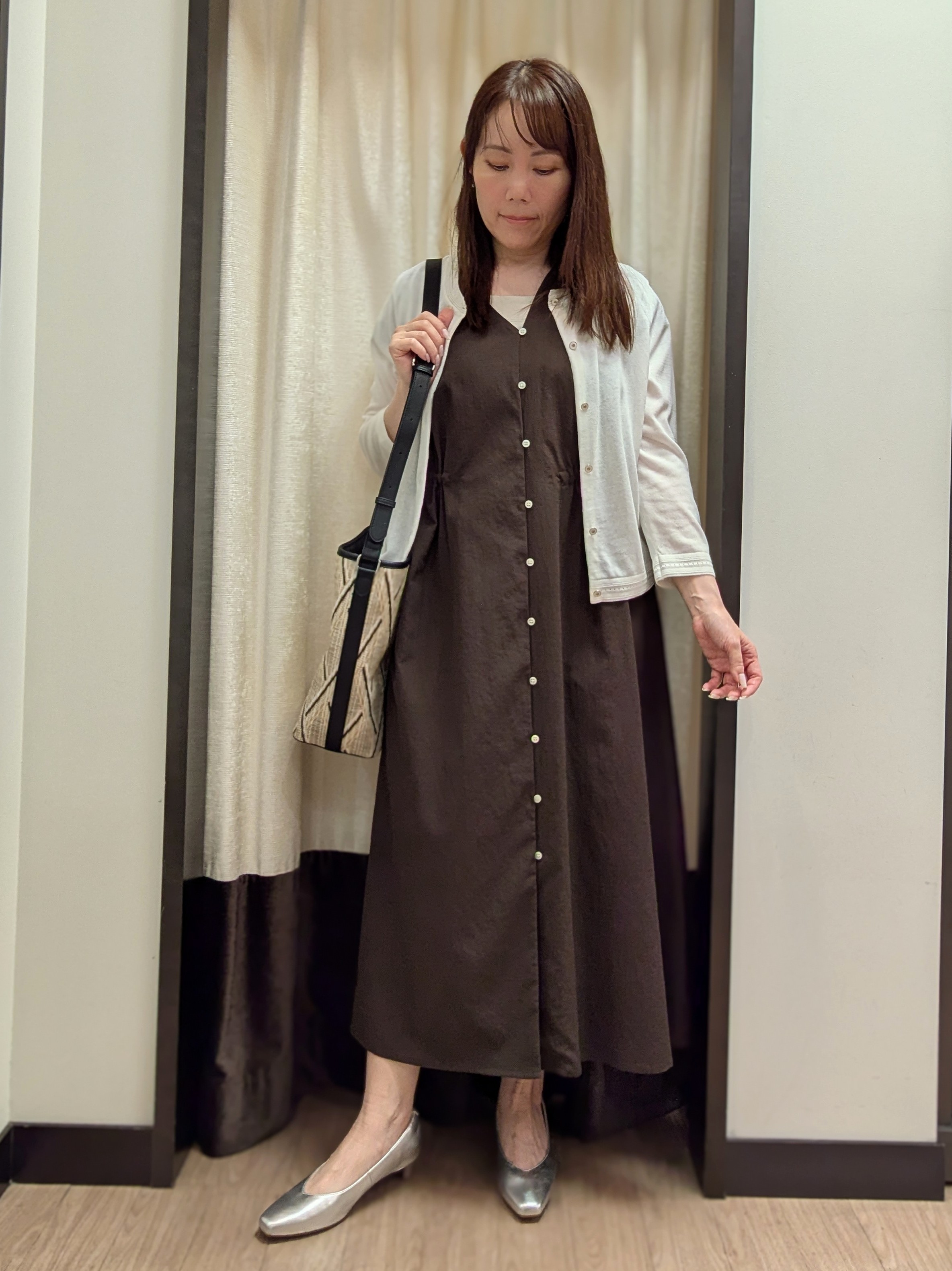 shimoさんの「Reflect｜【通気性あり／涼しい／マシンウォッシャブル】フロントボタンワンピース」を使ったコーディネート