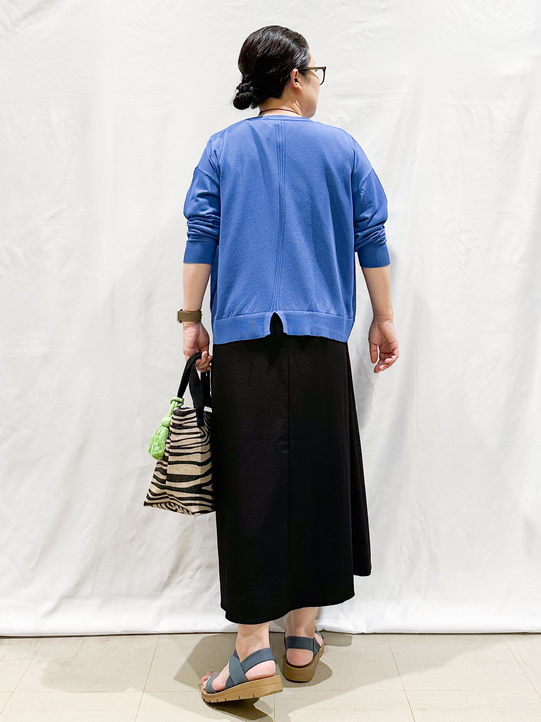 umeさんの「SHOO･LA･RUE｜【ひんやり/洗濯機可/S-LL】オンにもオフにも マルチに使えるボタンレスカーディガン」を使ったコーディネート