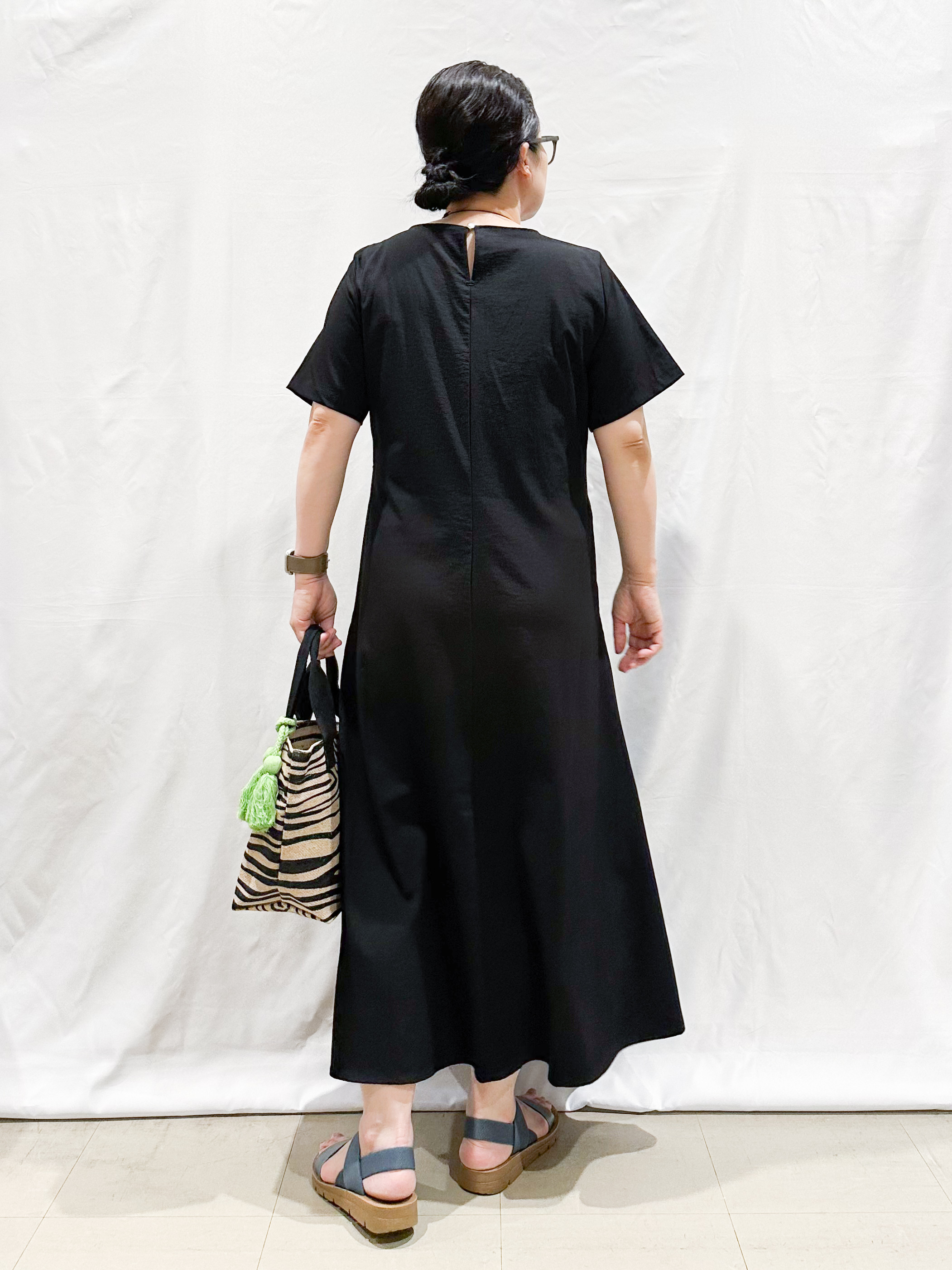 umeさんの「SHOO･LA･RUE｜【ひんやり/洗濯機可/S-LL】オンにもオフにも マルチに使えるボタンレスカーディガン」を使ったコーディネート