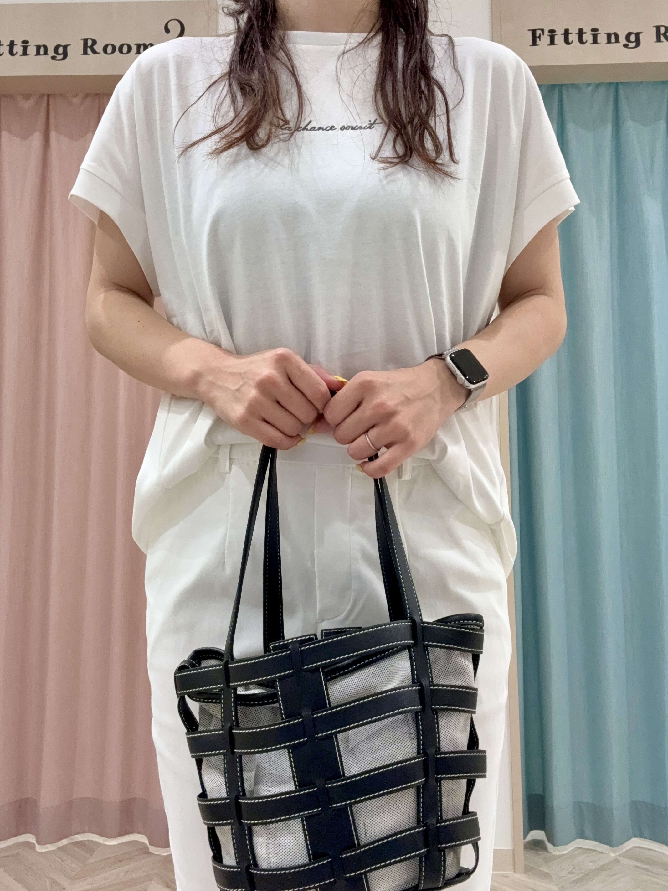 kさんの「SHOO･LA･RUE｜【汗じみ防止/ひんやり/S-LL】インせず着られる 刺繍ロゴTシャツ」を使ったコーディネート