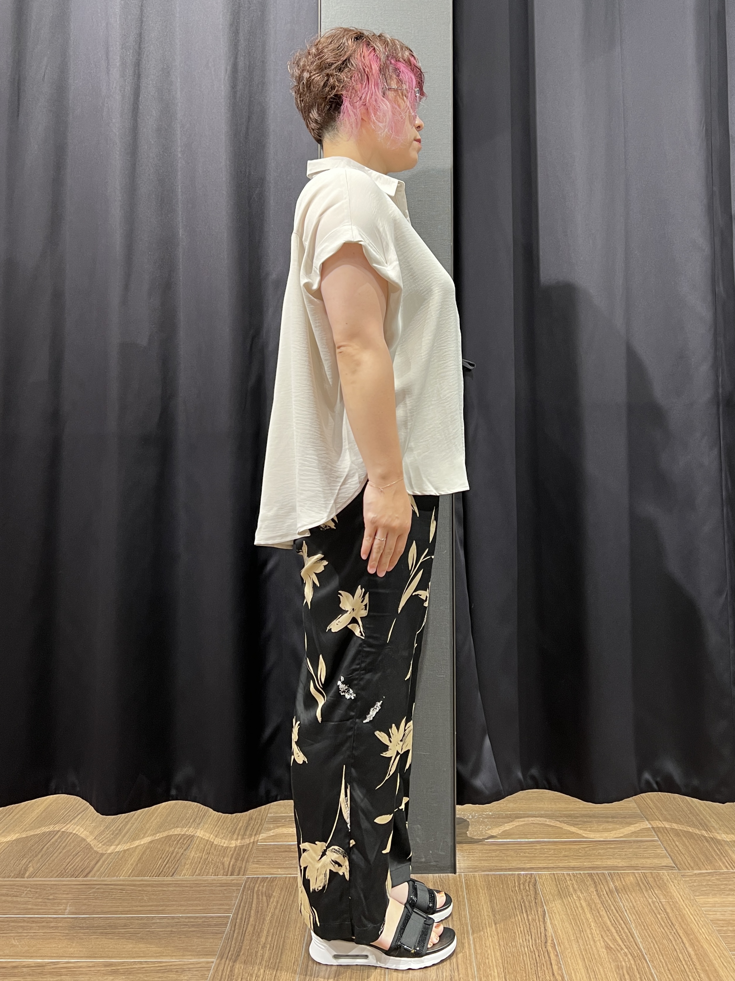 OKMKさんの「THE SHOP TK｜【ひんやり/防しわ/UV/吸水速乾】襟付き フレンチスリーブシャツ」を使ったコーディネート