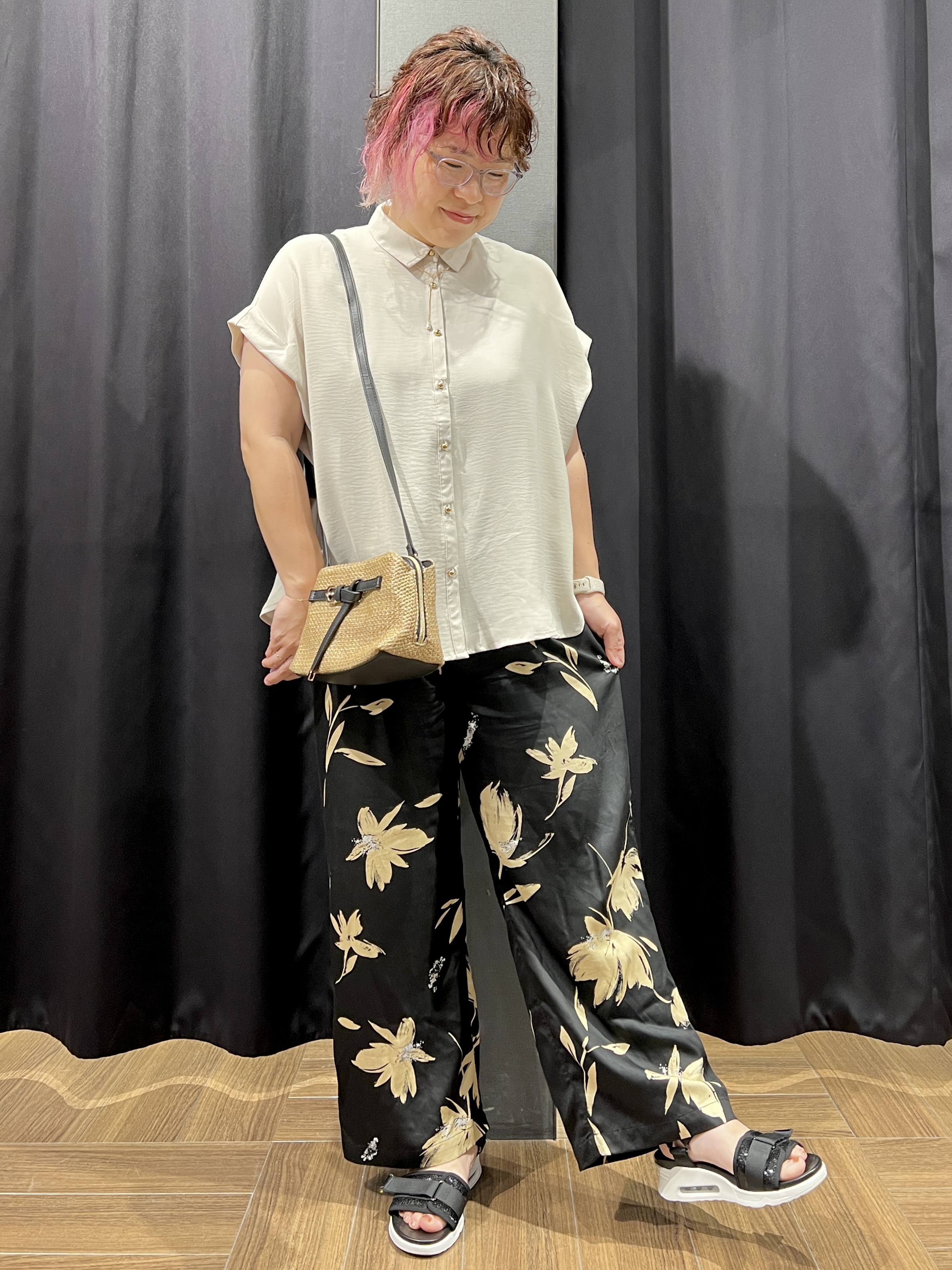 OKMKさんの「THE SHOP TK｜【ひんやり/防しわ/UV/吸水速乾】襟付き フレンチスリーブシャツ」を使ったコーディネート