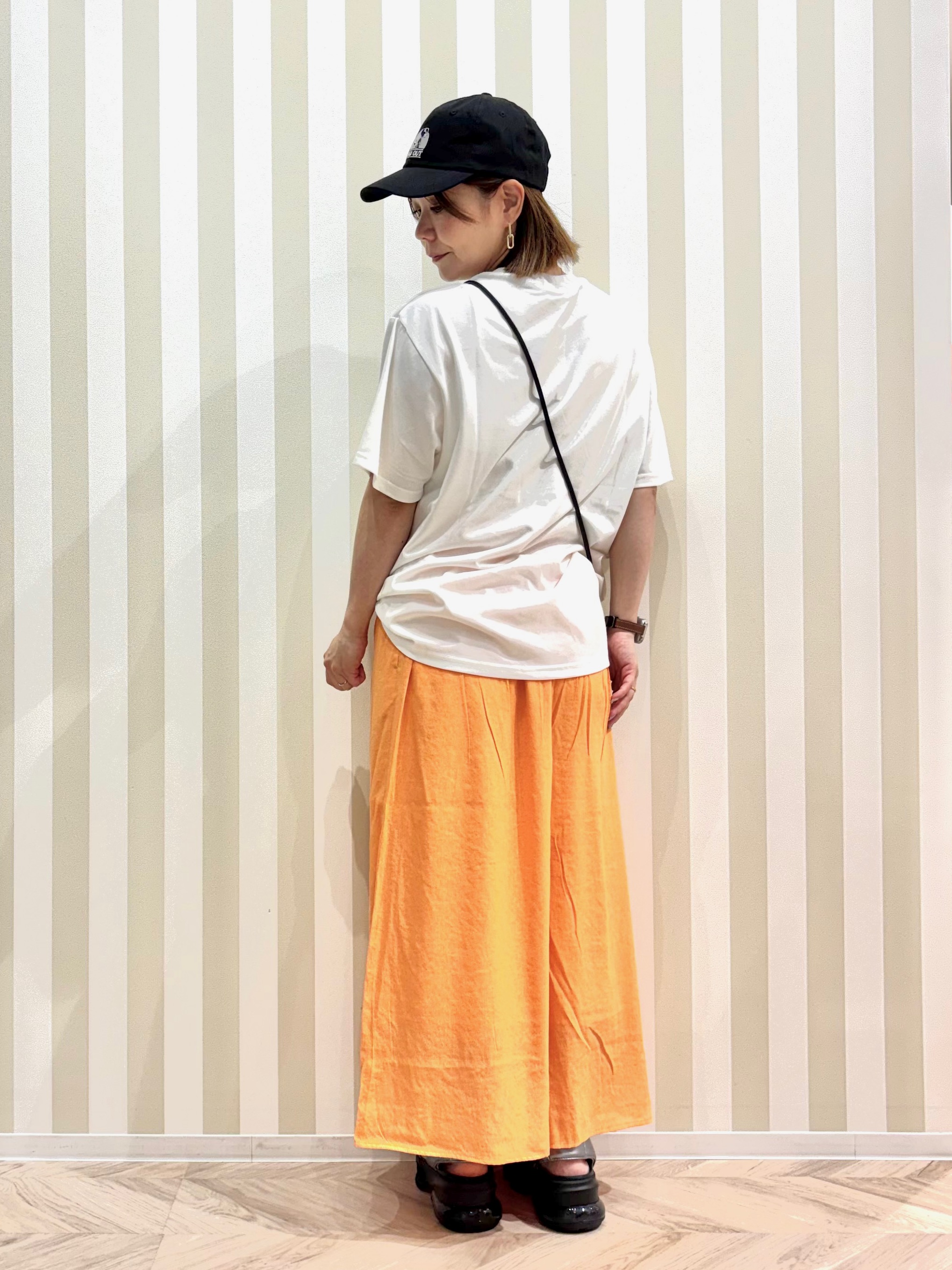 ナギさんの「SHOO･LA･RUE｜【ひんやり/S-LL】選べる4柄　デイリー使いにぴったりなアソートTシャツ」を使ったコーディネート