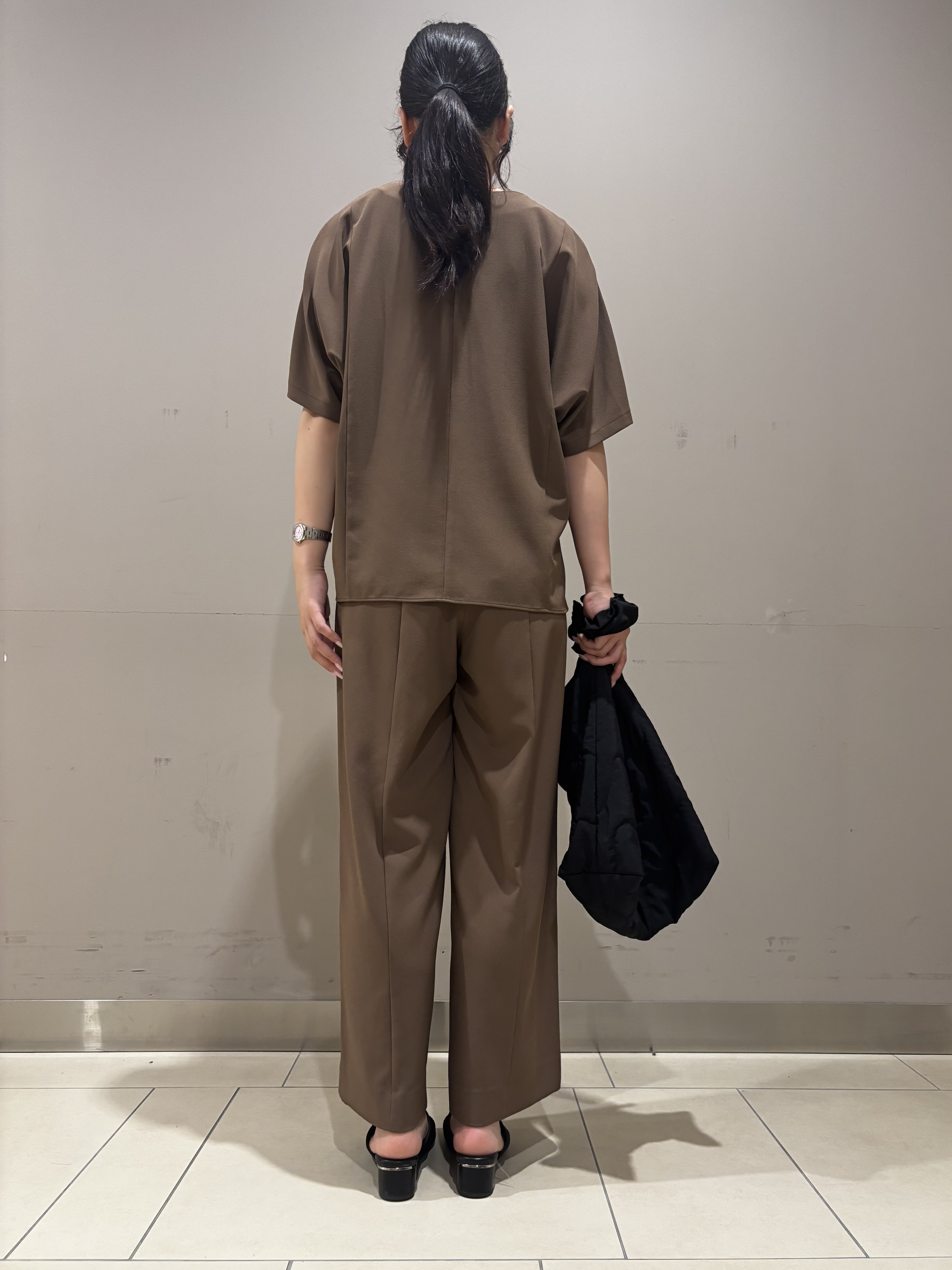 Misakiさんの「INDIVI｜【着る日傘】ドルマントップス」を使ったコーディネート