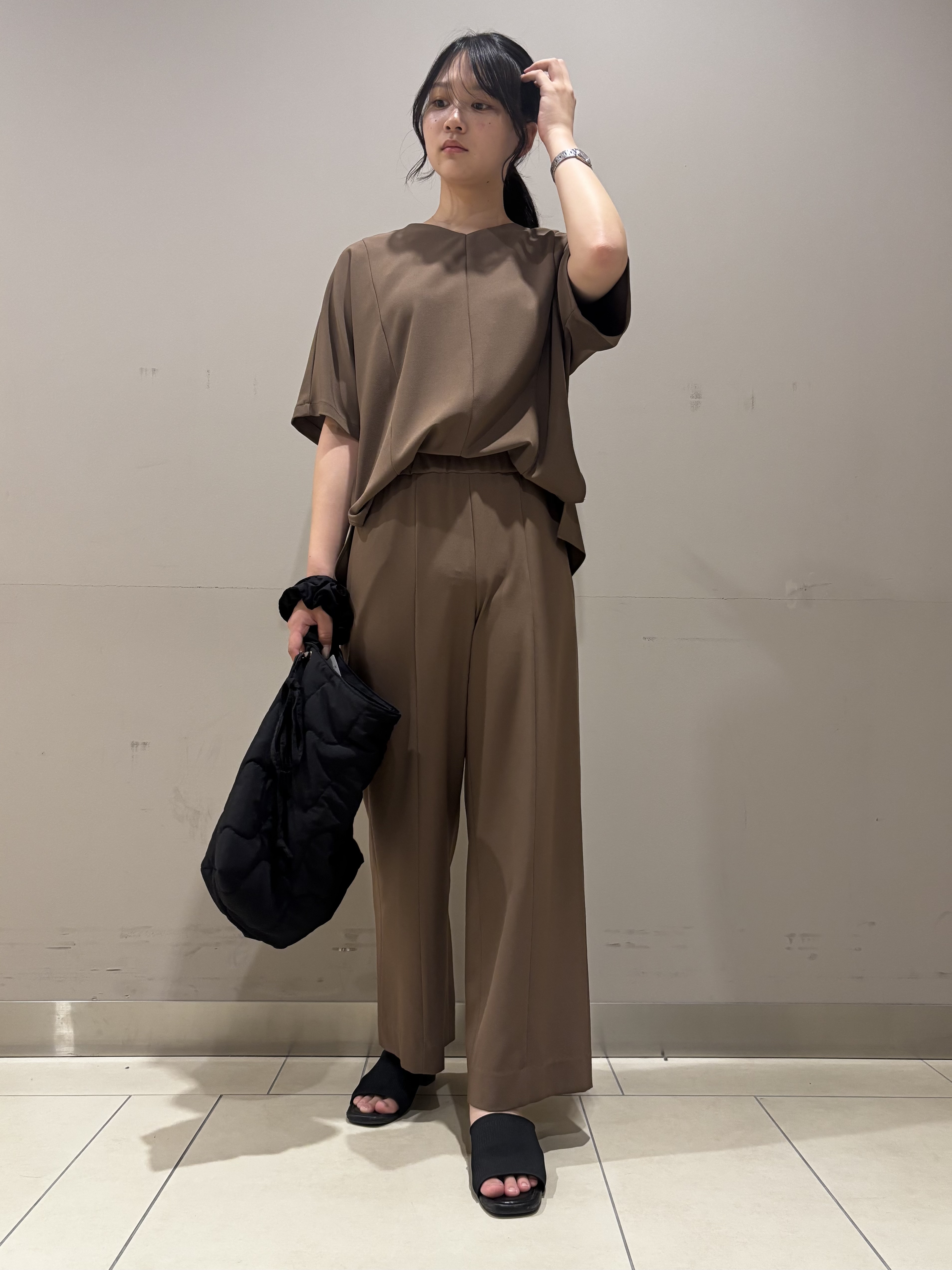 Misakiさんの「INDIVI｜【着る日傘】ドルマントップス」を使ったコーディネート