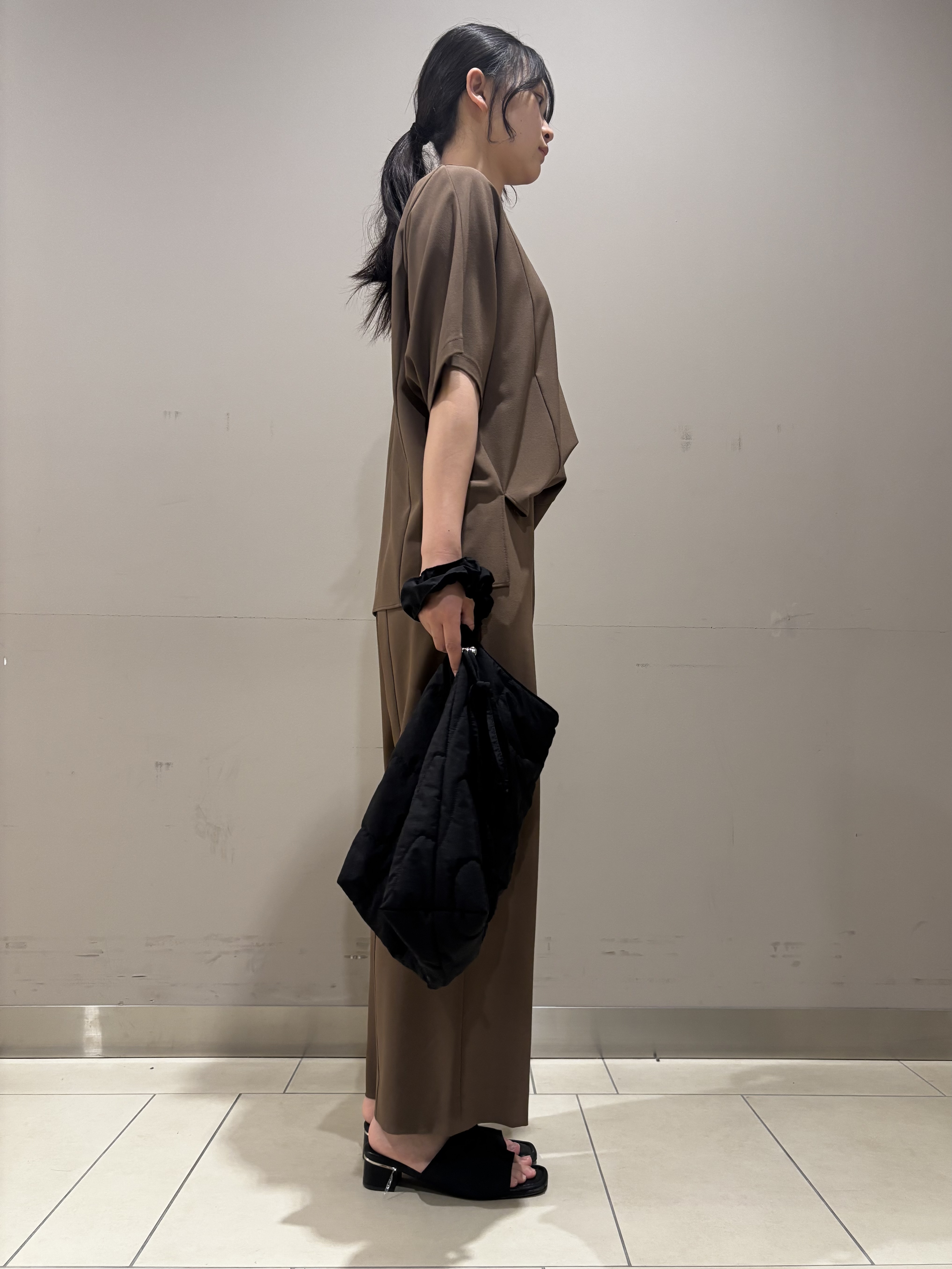 Misakiさんの「INDIVI｜【着る日傘】ドルマントップス」を使ったコーディネート