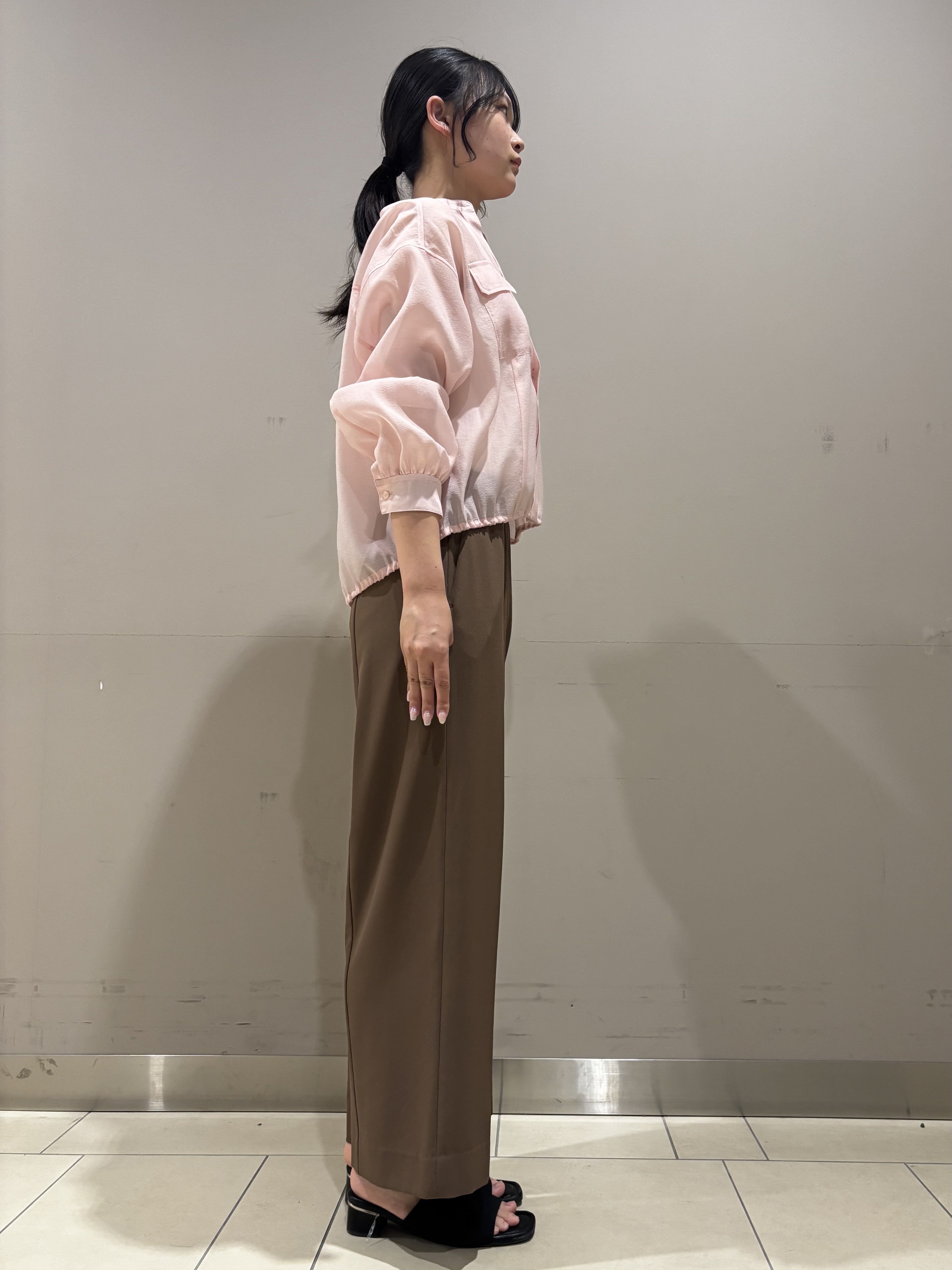 Misakiさんの「INDIVI｜【トレンド／2WAY】裾ドロスト付きシアーブラウスブルゾン」を使ったコーディネート