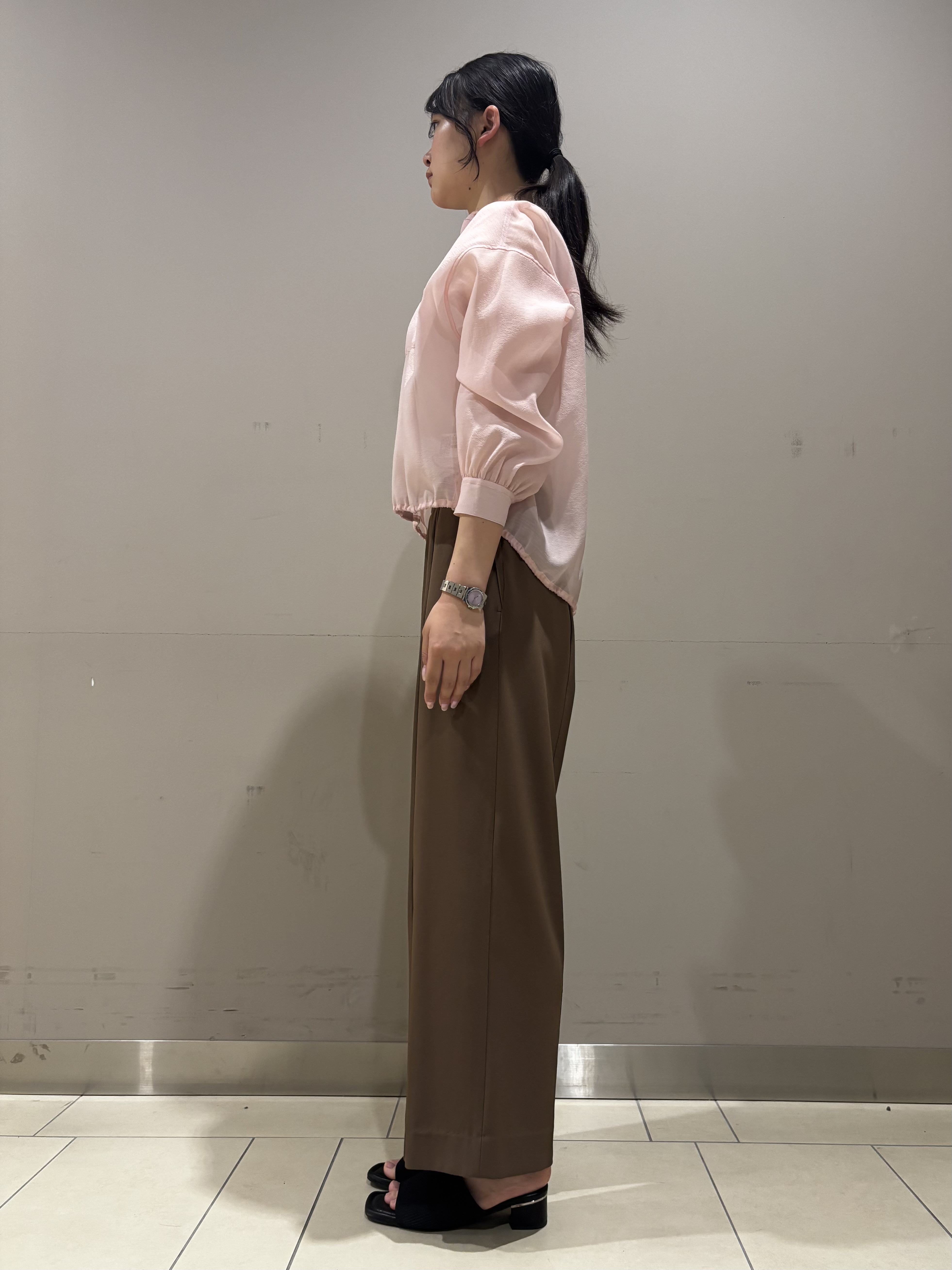 Misakiさんの「INDIVI｜【トレンド／2WAY】裾ドロスト付きシアーブラウスブルゾン」を使ったコーディネート