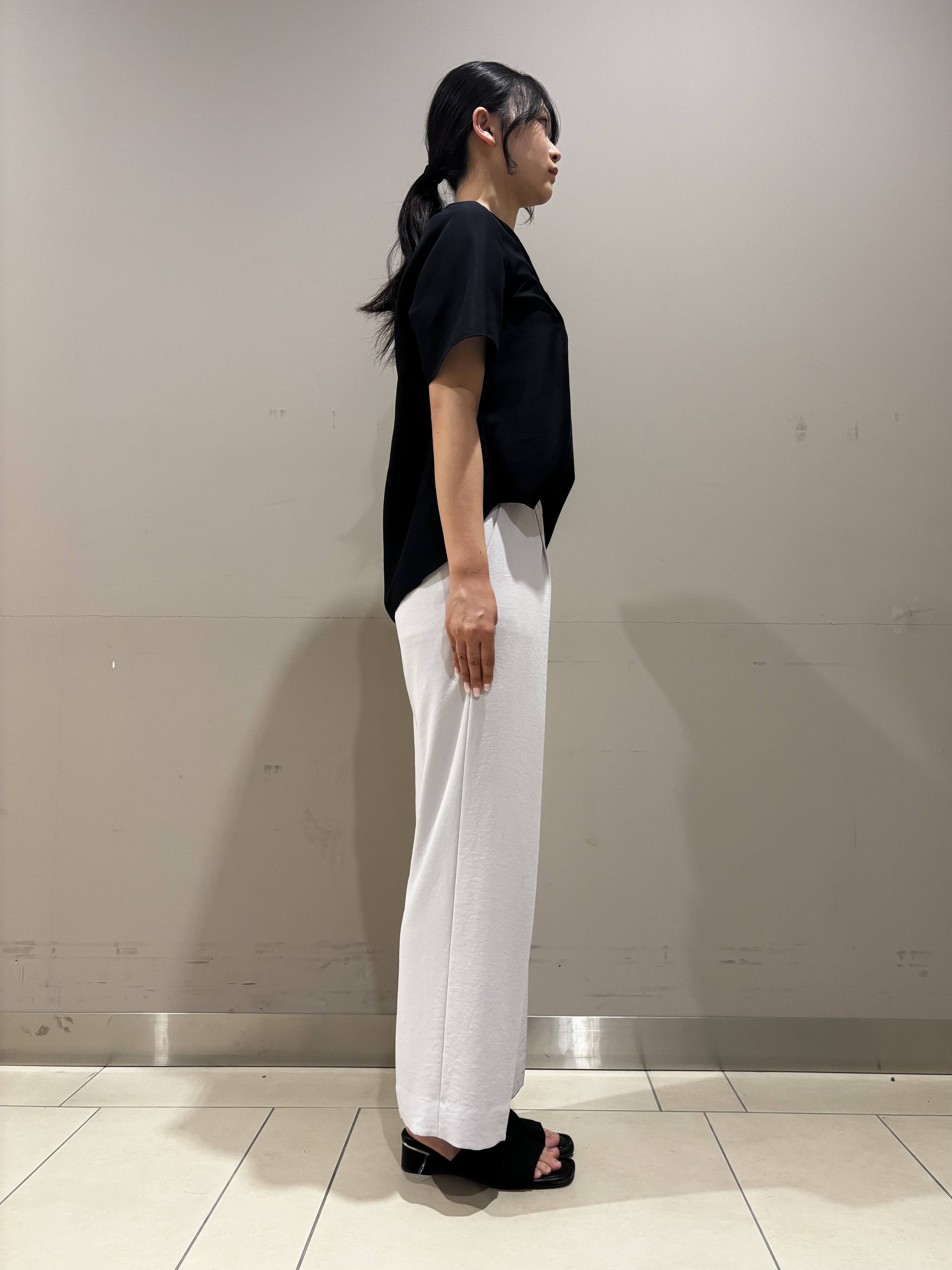 Misakiさんの「INDIVI｜【接触冷感/洗える】シアーシャンブレーピンタックブラウス」を使ったコーディネート